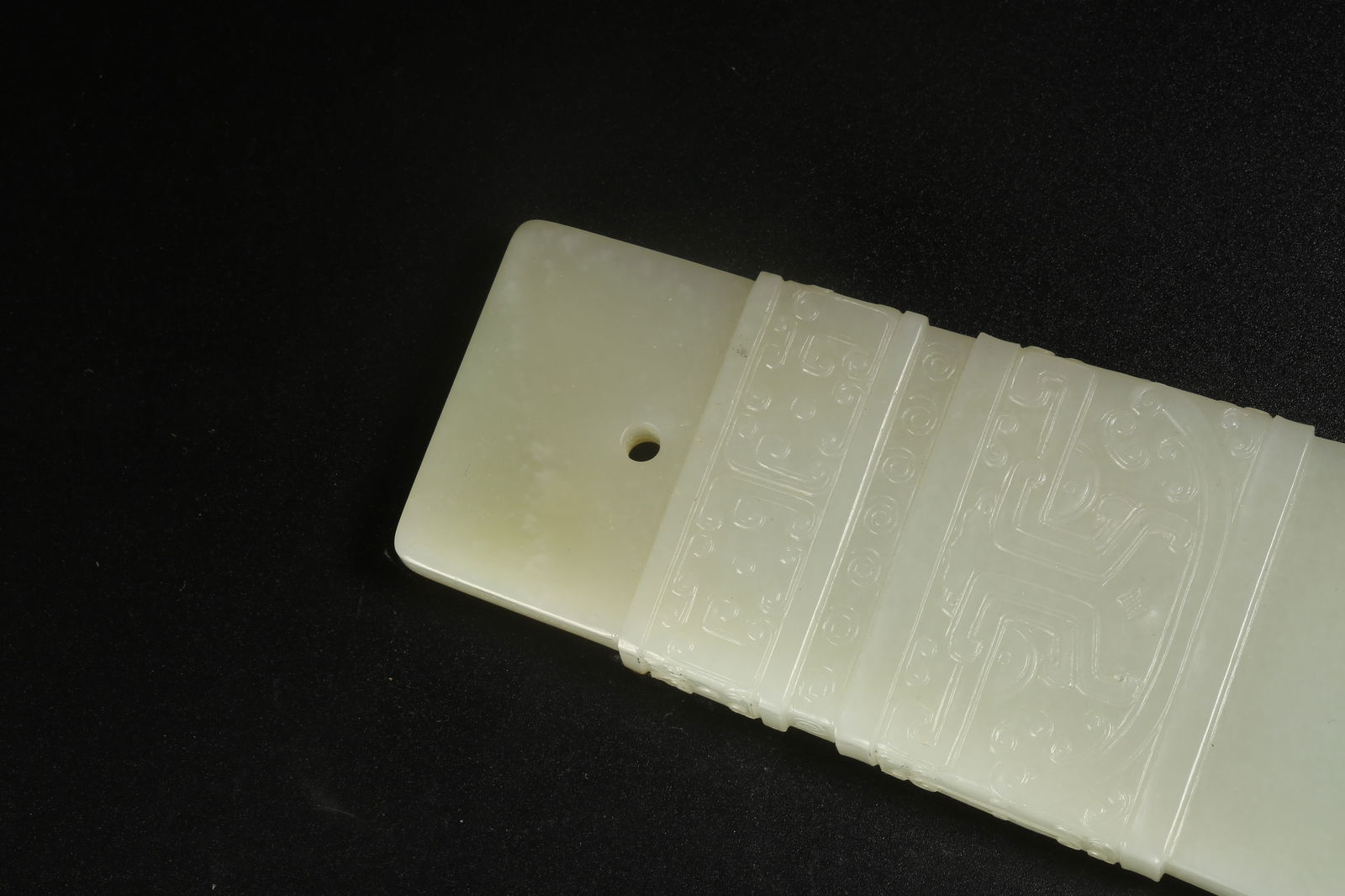 A HETIAN JADE BEAST-FACE PATTERN AXE - 2