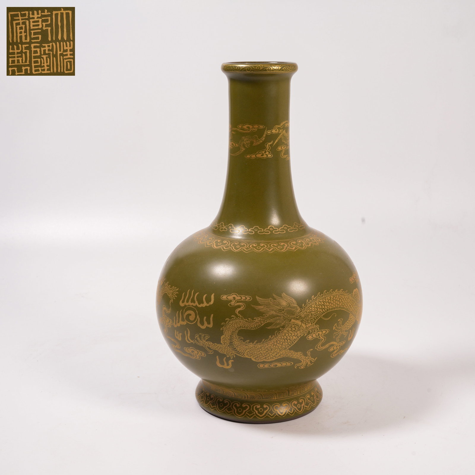A TEA-DUST–GLAZED LONG-NECK VASE WITH GILT DRAGON DESIGN AND DISH MOUTH: Tea-Dust–Glazed Long-Neck Vase with Gilt Dragon Design and Dish Mouth