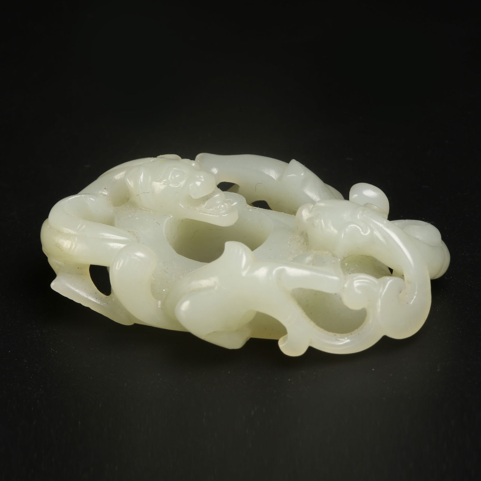 A HETIAN JADE CHI-DRAGON PATTERN CHICKEN-HEART PENDANT (1 of 9)