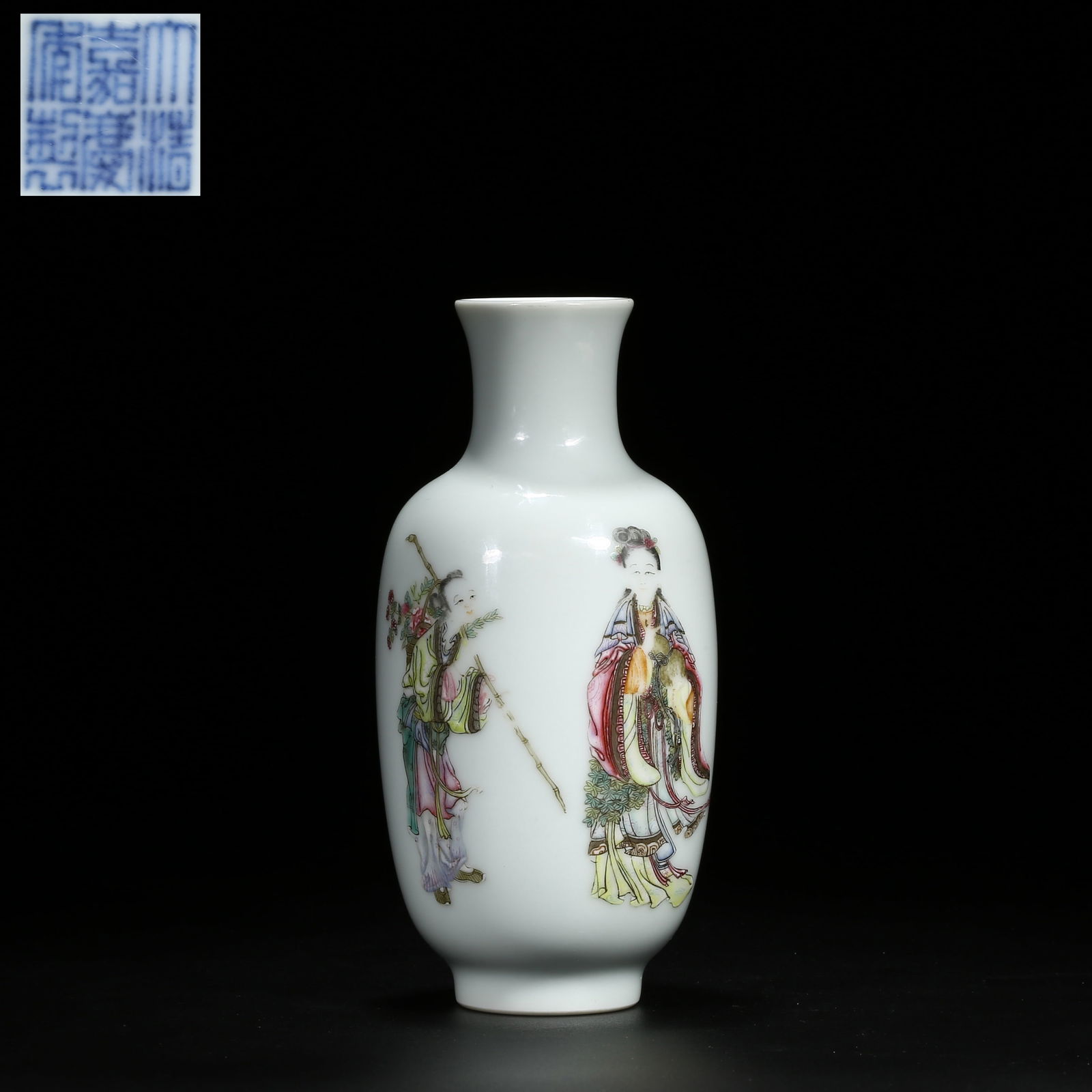 A FAMILLE ROSE PRESENTATION VASE WITH "MAGUGU OFFERING LONGEVITY" DESIGN (1 of 9)