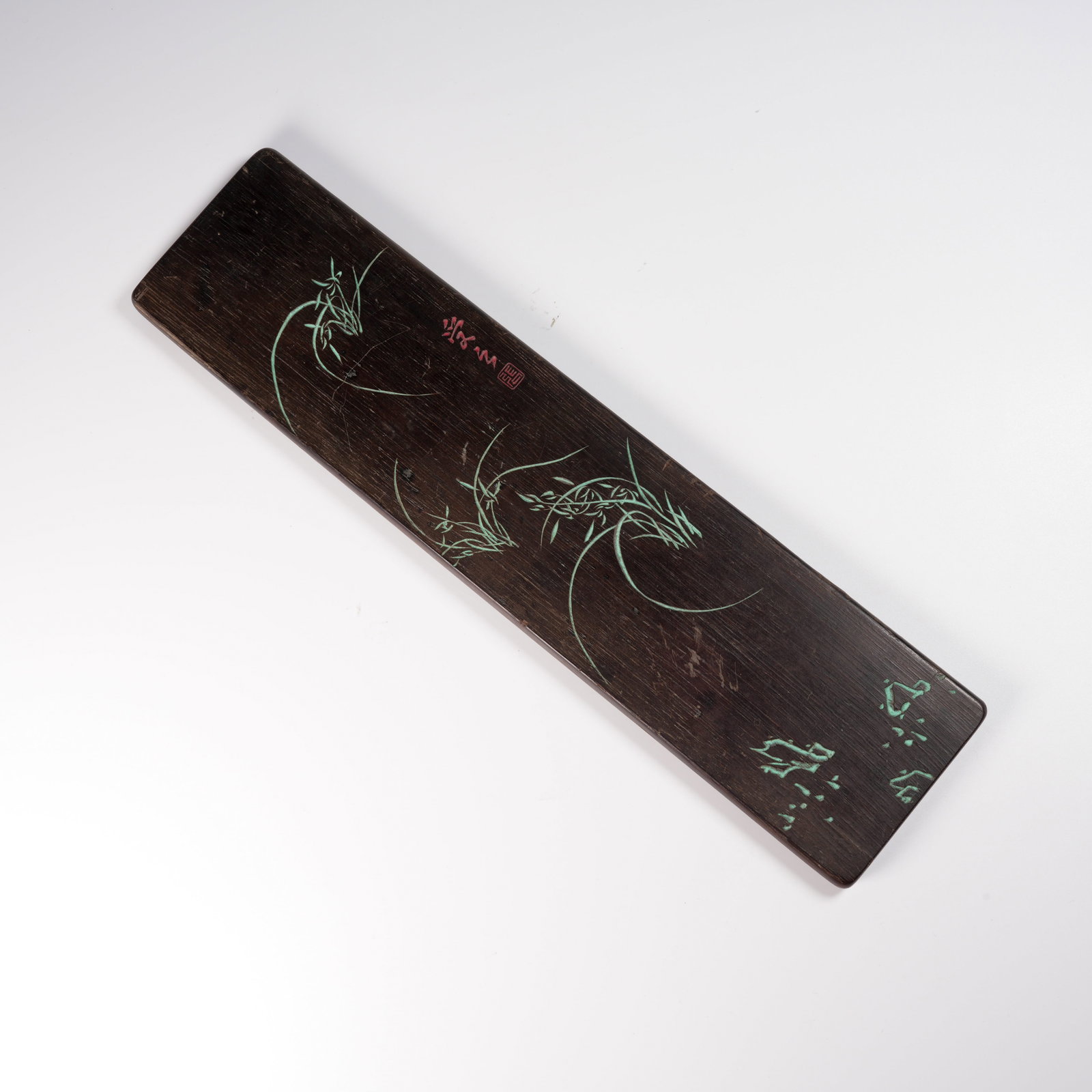 A QI'NAN AGARWOOD FLORAL-MOTIF PAPERWEIGHT (1 of 8)