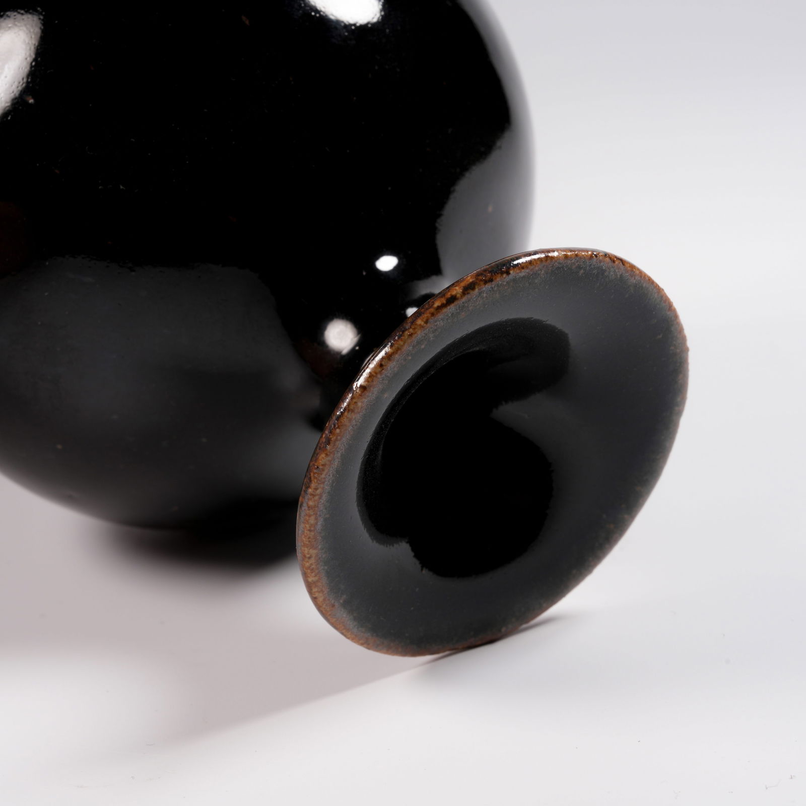 A DING WARE FLOWER VASE - 8