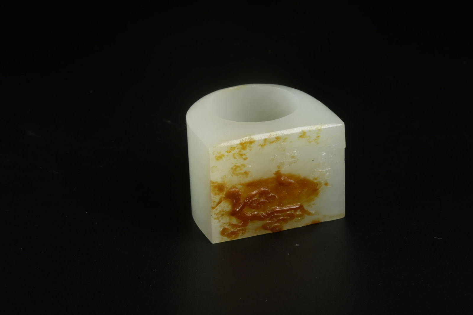 A HETIAN JADE LINGZHI PATTERN RING - 3