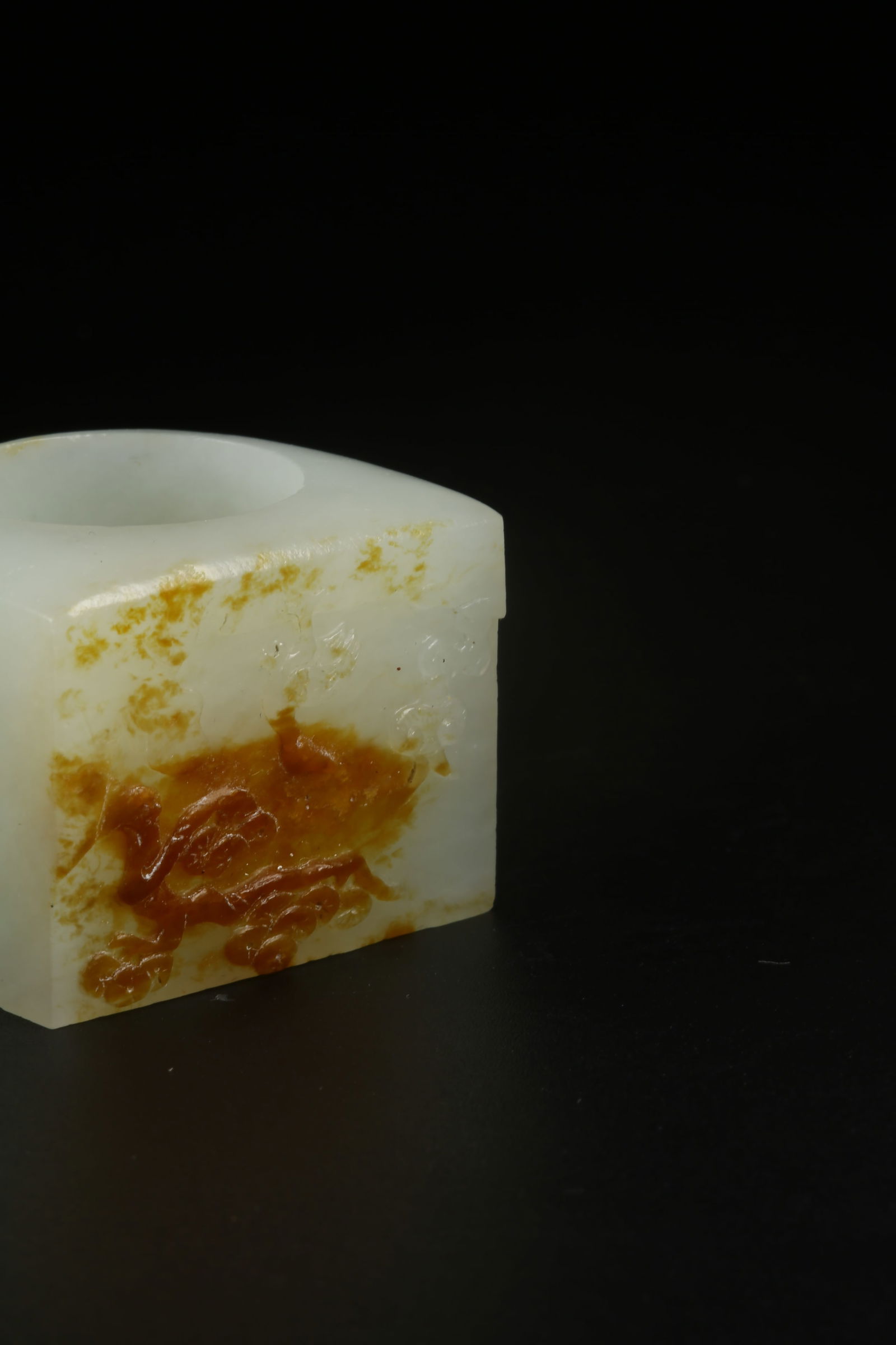 A HETIAN JADE LINGZHI PATTERN RING - 5