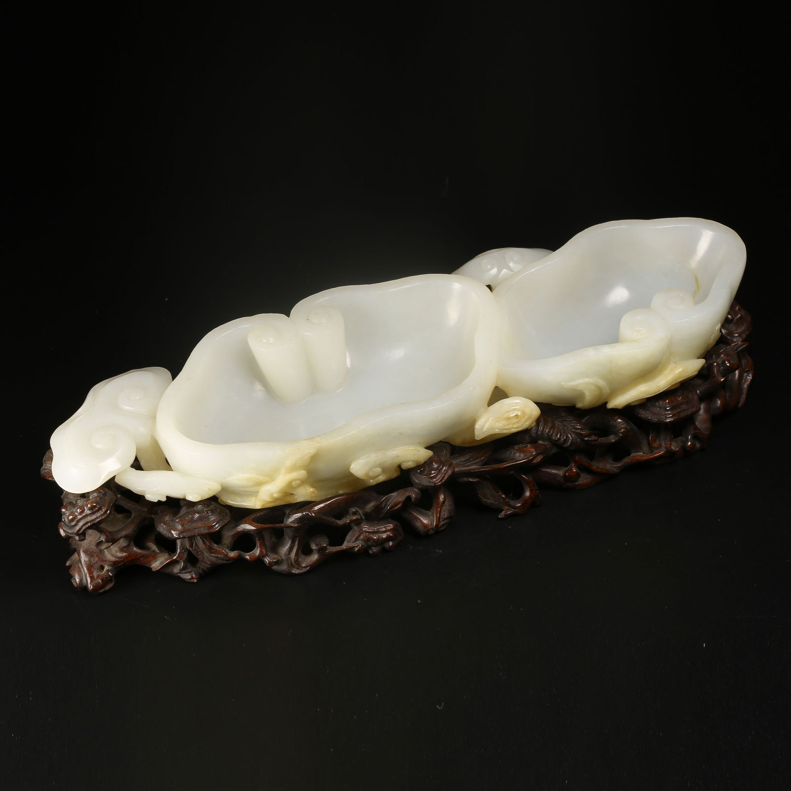 A HETIAN JADE LINGZHI WASH BASIN (1 of 8)