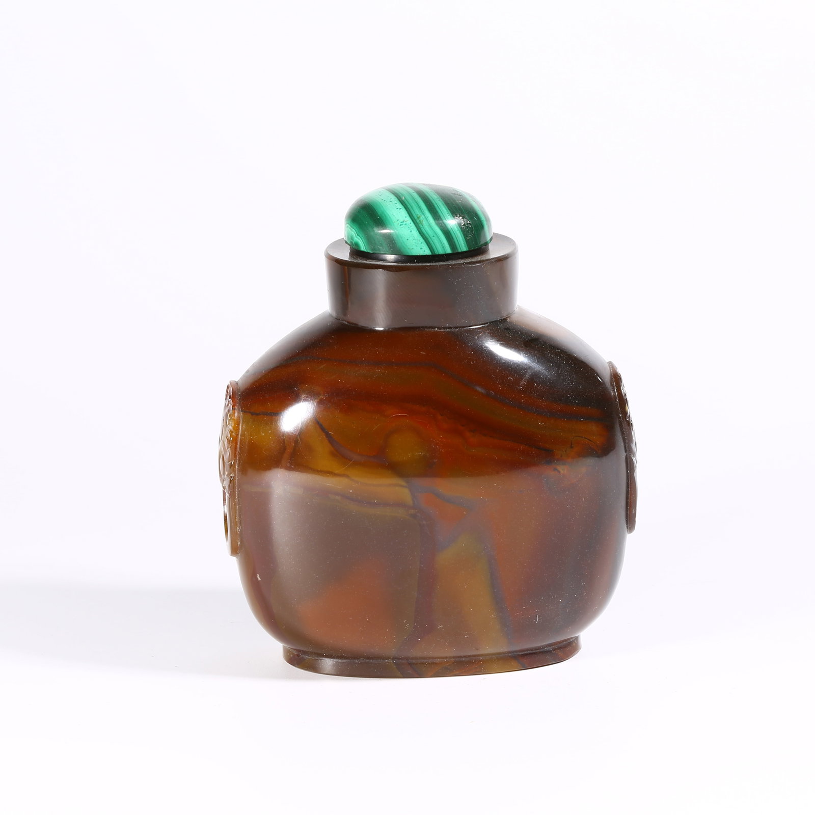 A LARGE AGATE SNUFF BOTTLE (1 of 9)