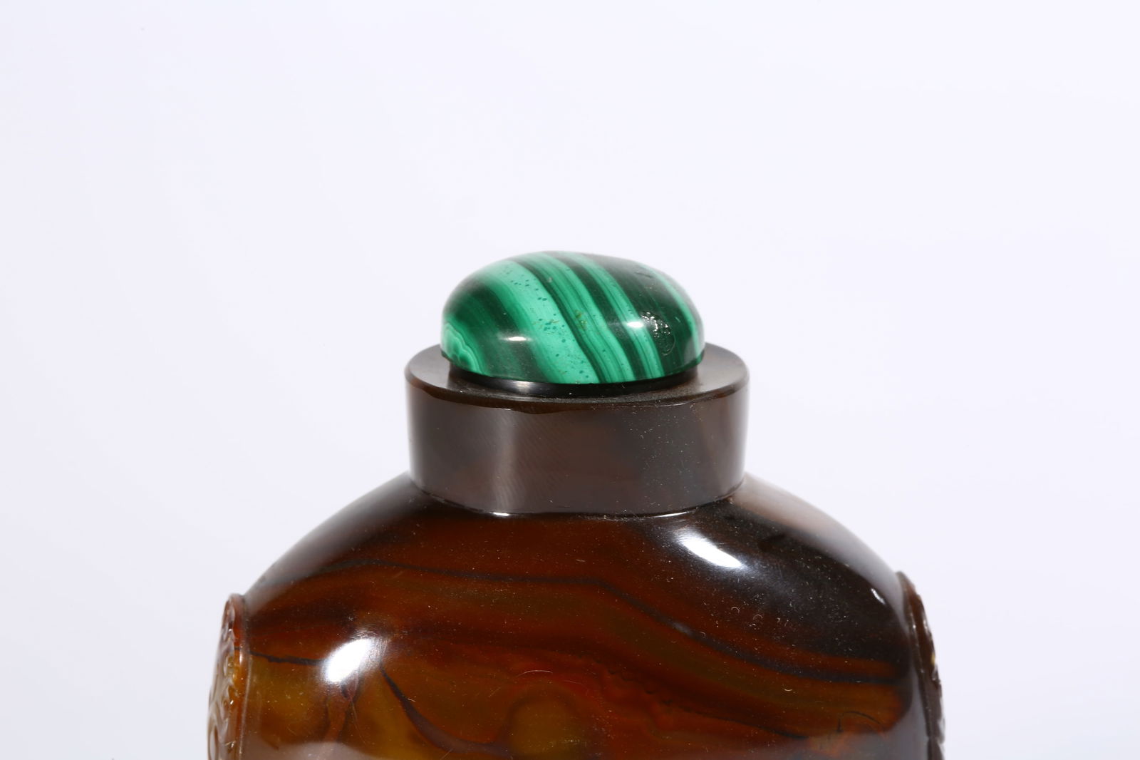 A LARGE AGATE SNUFF BOTTLE - 2