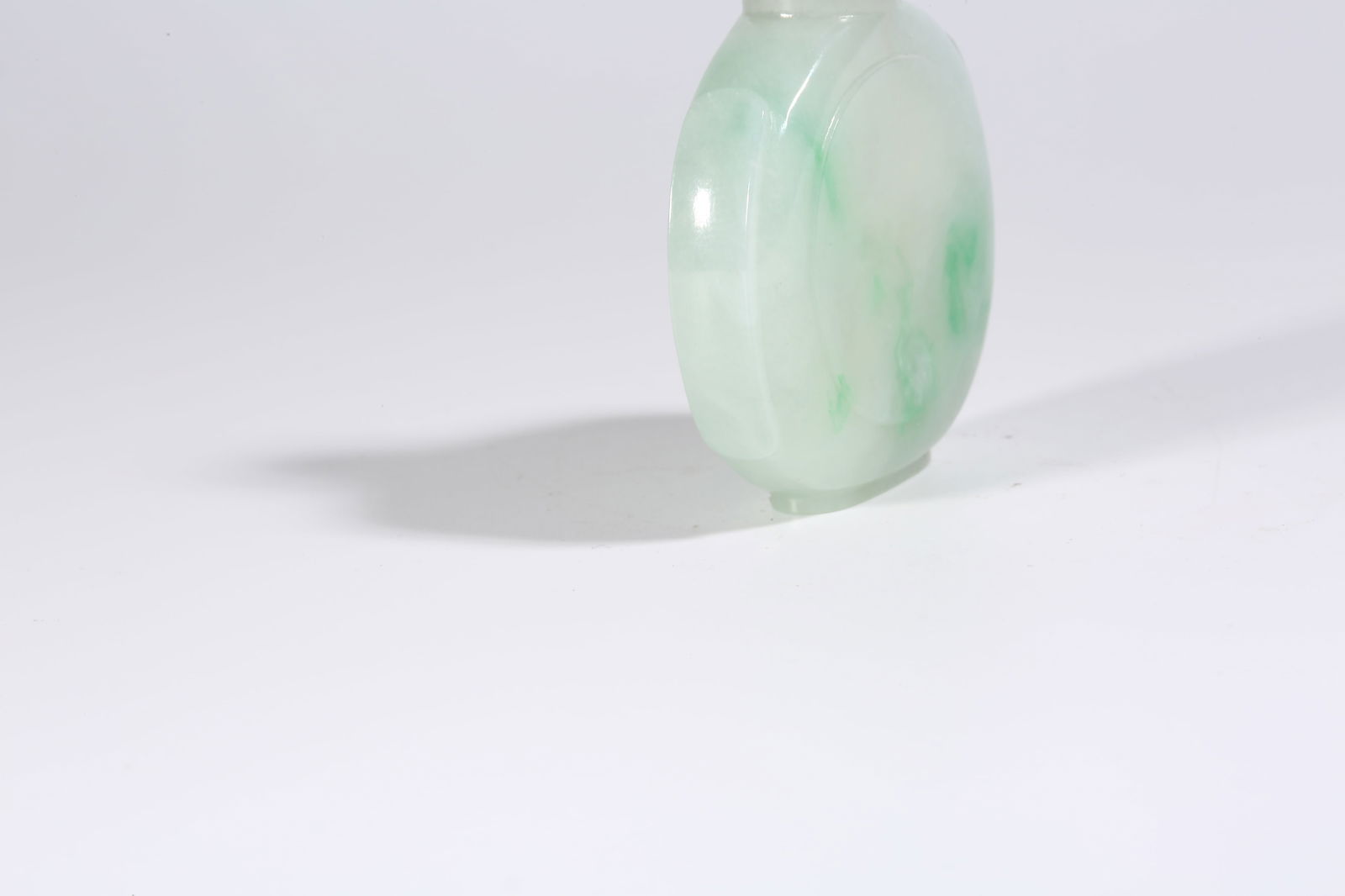A JADEITE SNUFF BOTTLE - 4