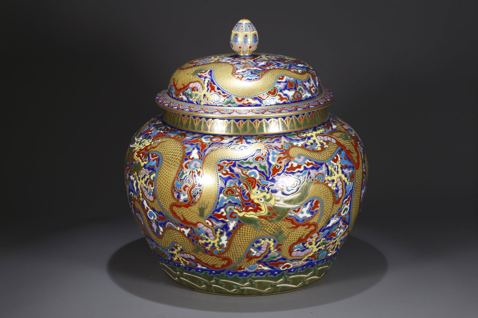 A ENAMEL-PAINTED CLOUD DRAGON PATTERN COVERED JAR - 5