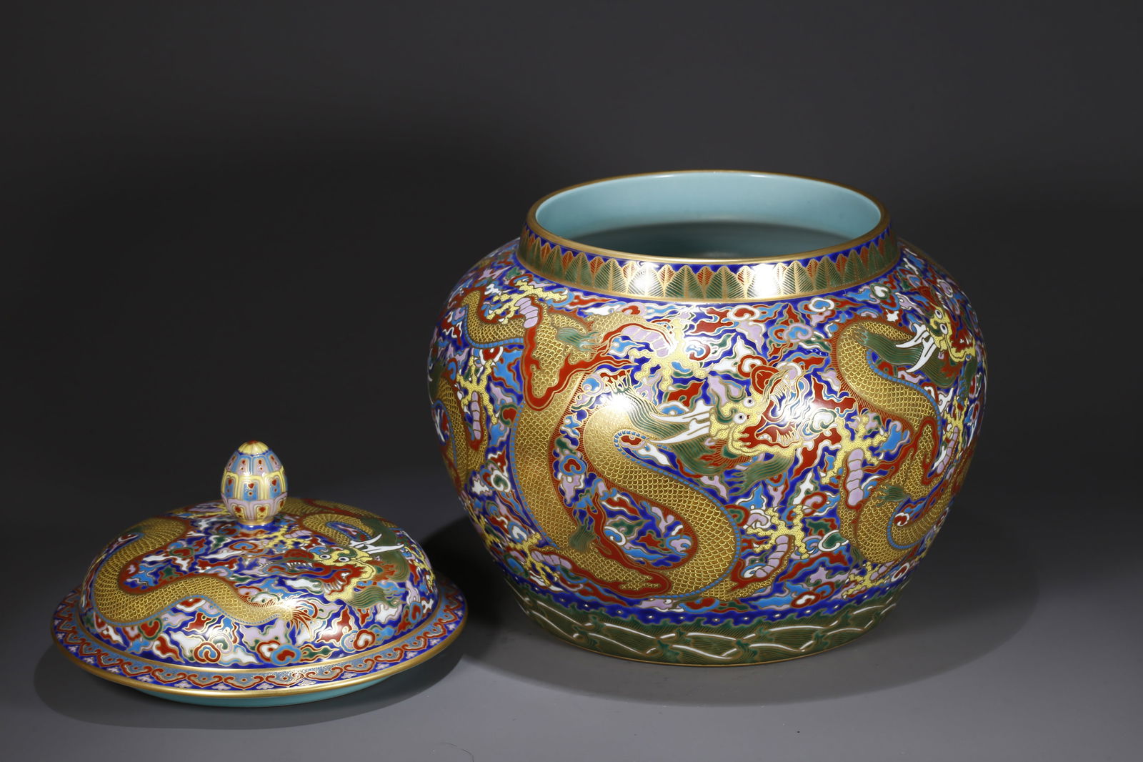 A ENAMEL-PAINTED CLOUD DRAGON PATTERN COVERED JAR - 6