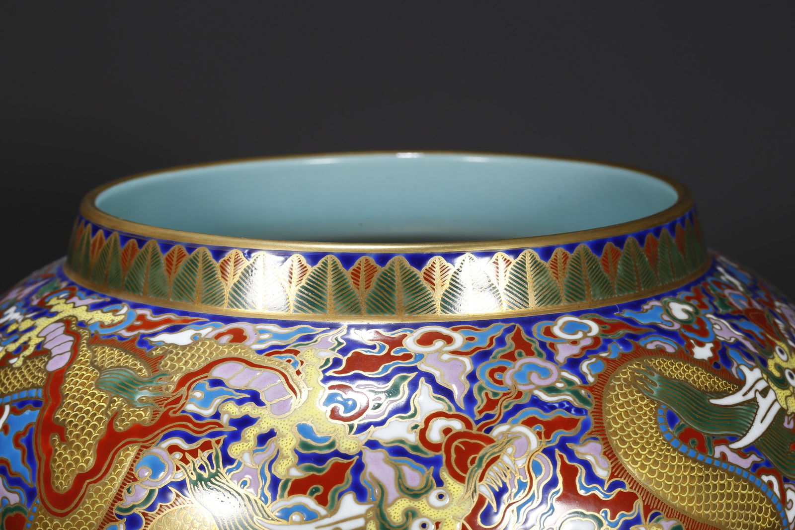 A ENAMEL-PAINTED CLOUD DRAGON PATTERN COVERED JAR - 7