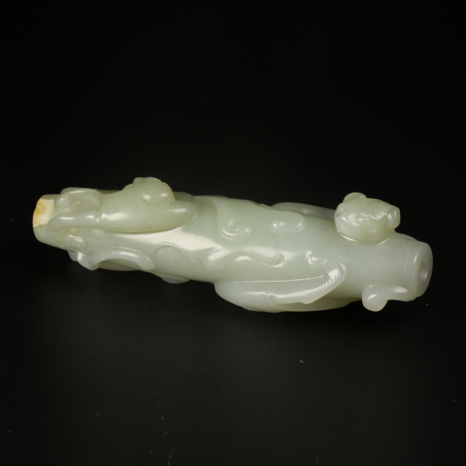 A HETIAN JADE CHI-DRAGON PATTERN BELT ORNAMENT (1 of 8)