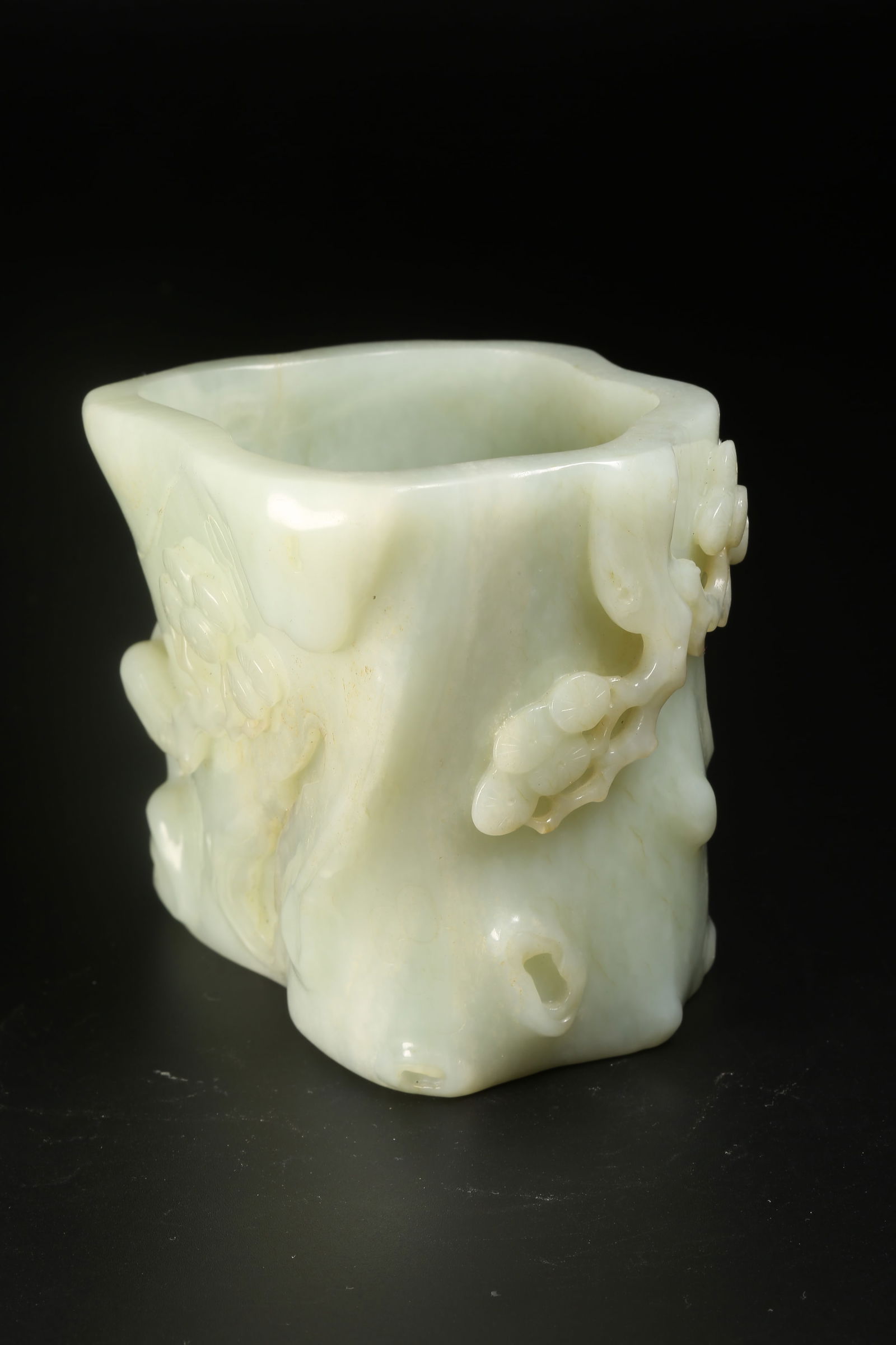 A HETIAN JADE PINE TREE PATTERN BRUSH HOLDER - 2