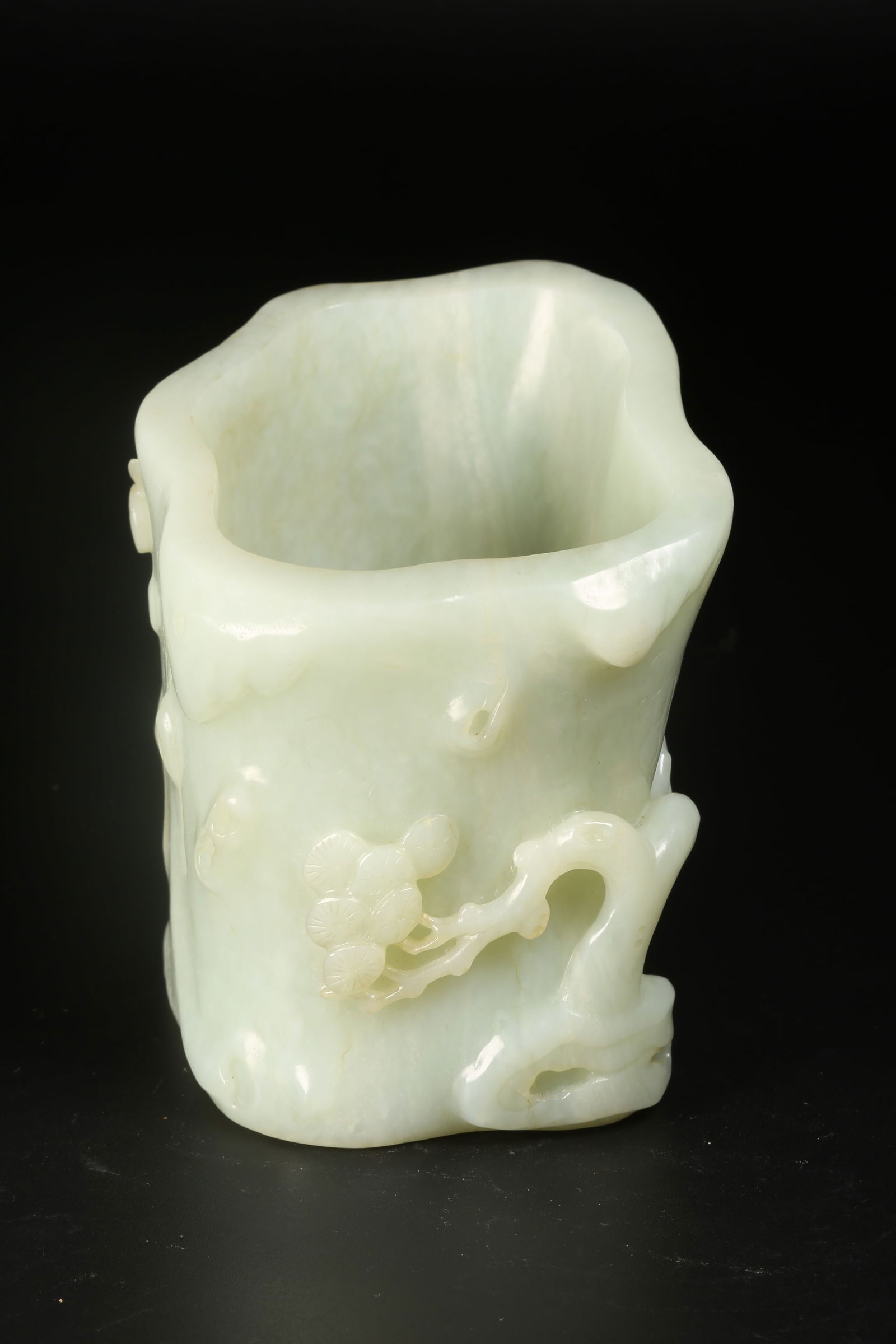 A HETIAN JADE PINE TREE PATTERN BRUSH HOLDER - 4