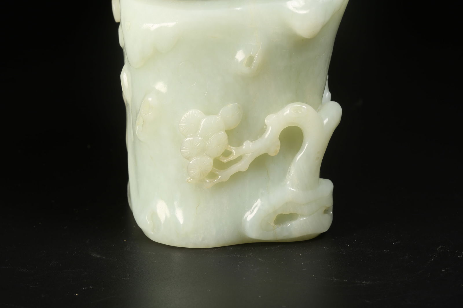 A HETIAN JADE PINE TREE PATTERN BRUSH HOLDER - 5
