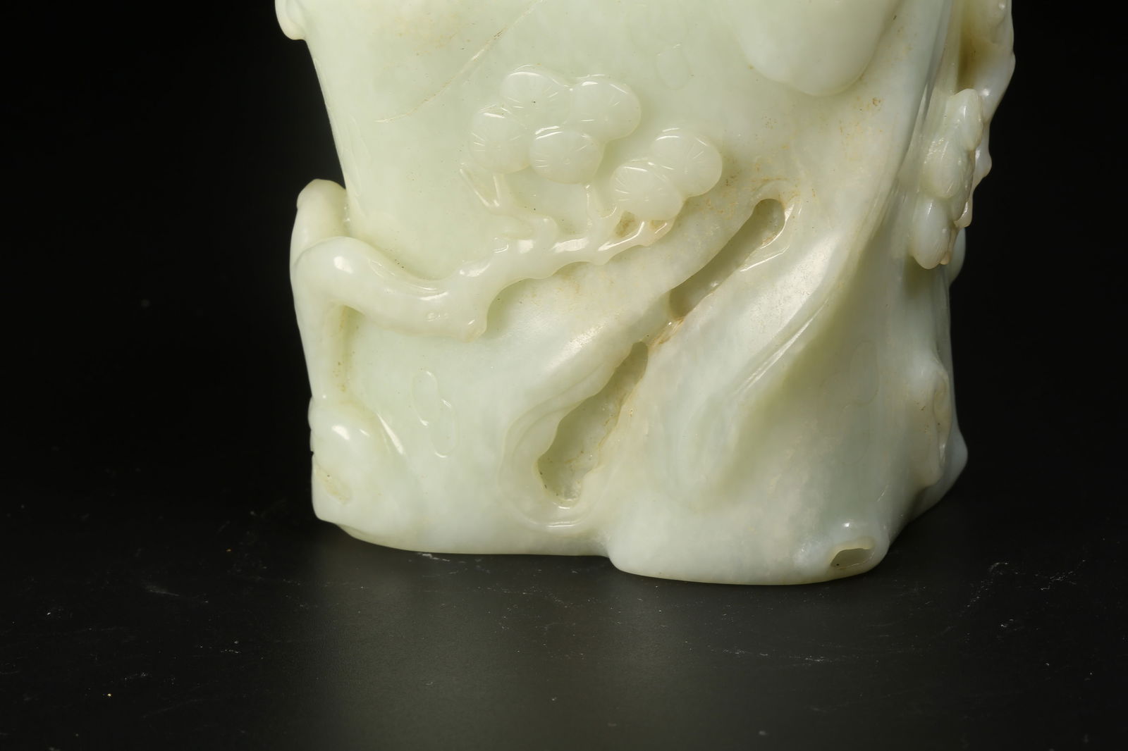 A HETIAN JADE PINE TREE PATTERN BRUSH HOLDER - 6