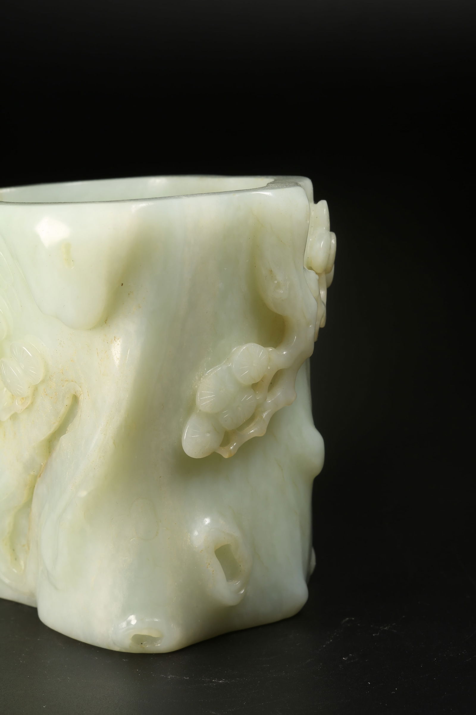 A HETIAN JADE PINE TREE PATTERN BRUSH HOLDER - 7