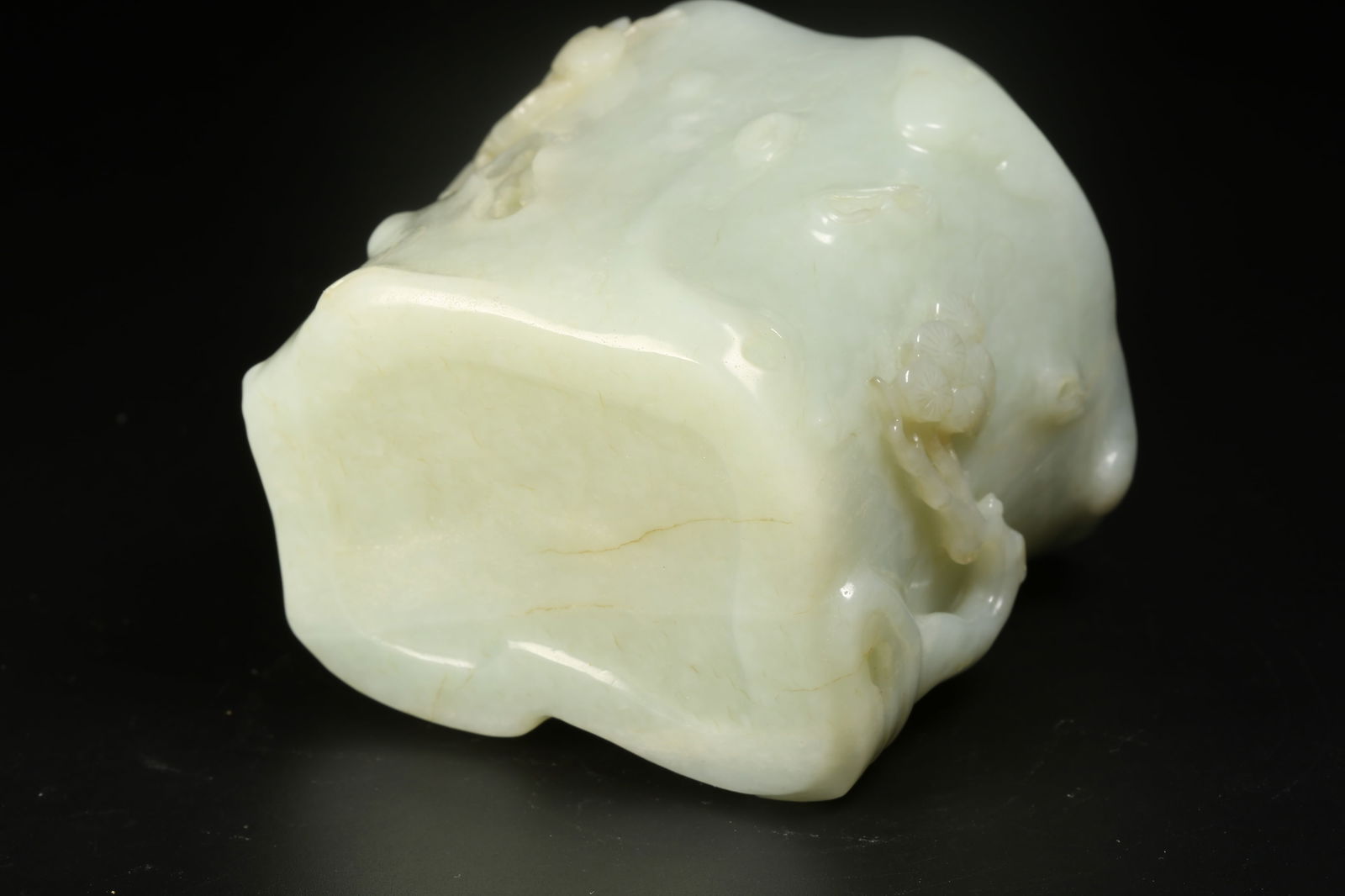 A HETIAN JADE PINE TREE PATTERN BRUSH HOLDER - 9