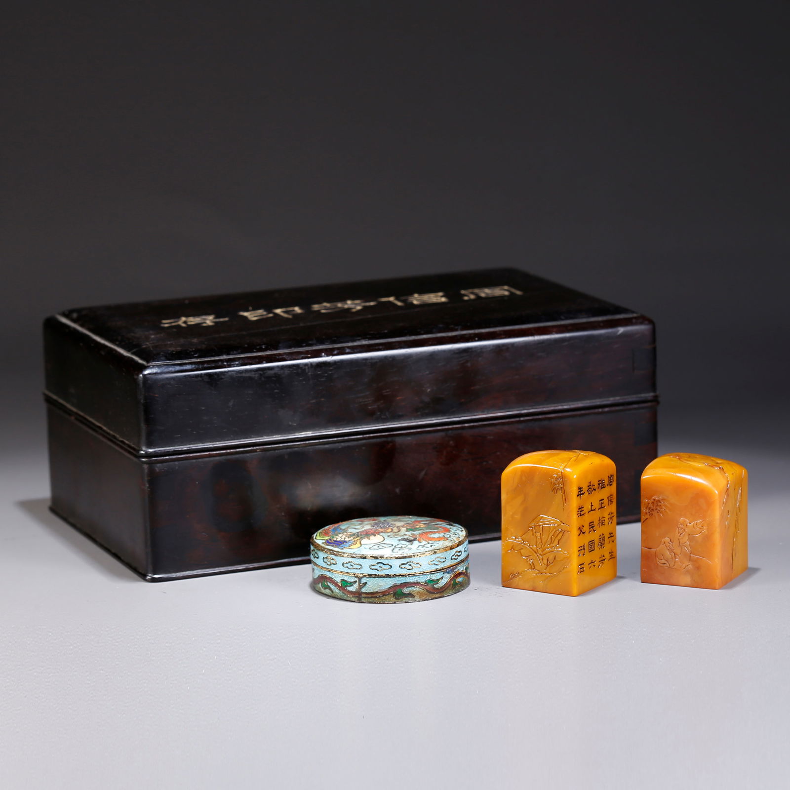 A SET OF SHOUSHAN TIANHUANG STONE SEALS ENGRAVED WITH POETRY: Set of Shoushan Tianhuang Stone Seals Engraved with Poetry
