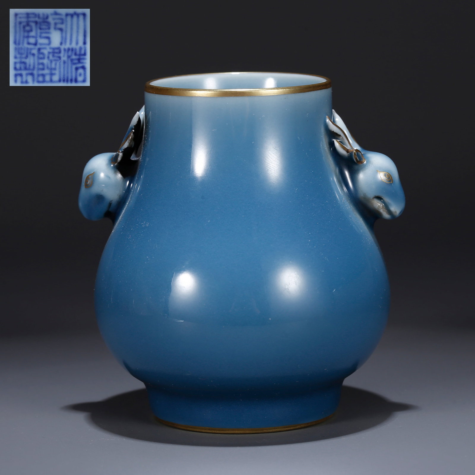A BLUE GLAZE DOUBLE-HANDLED VASE (1 of 10)