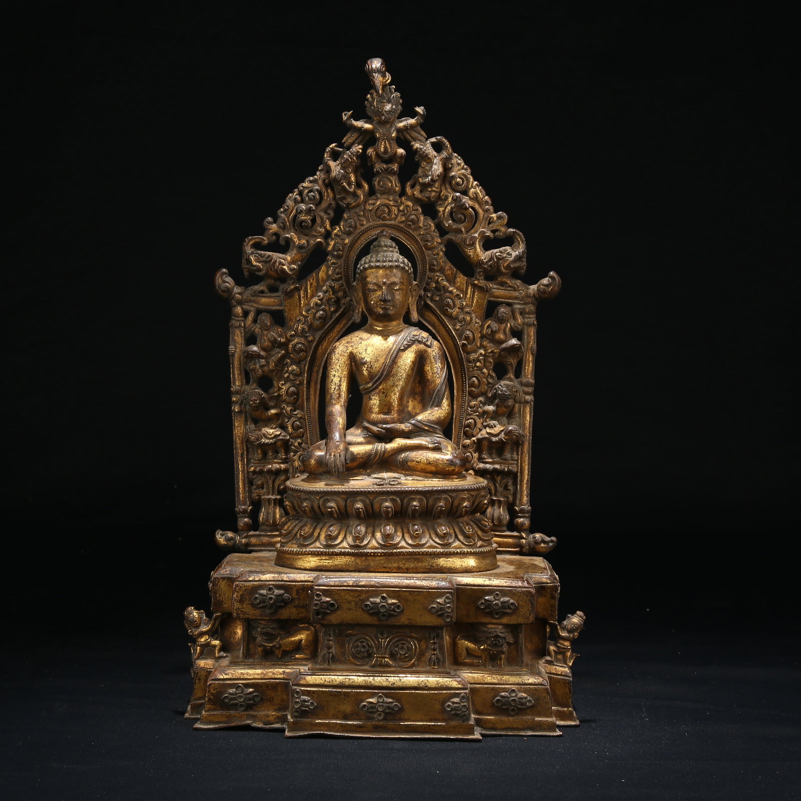 A GILT BRONZE SHAKYAMUNI BUDDHA STATUE: Gilt Bronze Shakyamuni Buddha Statue