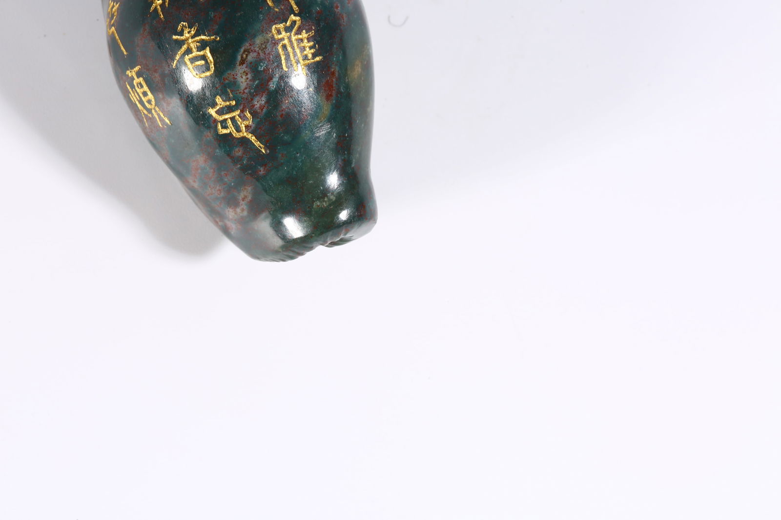 A AGATE SNUFF BOTTLE IN CONCH SHELL SHAPE - 3