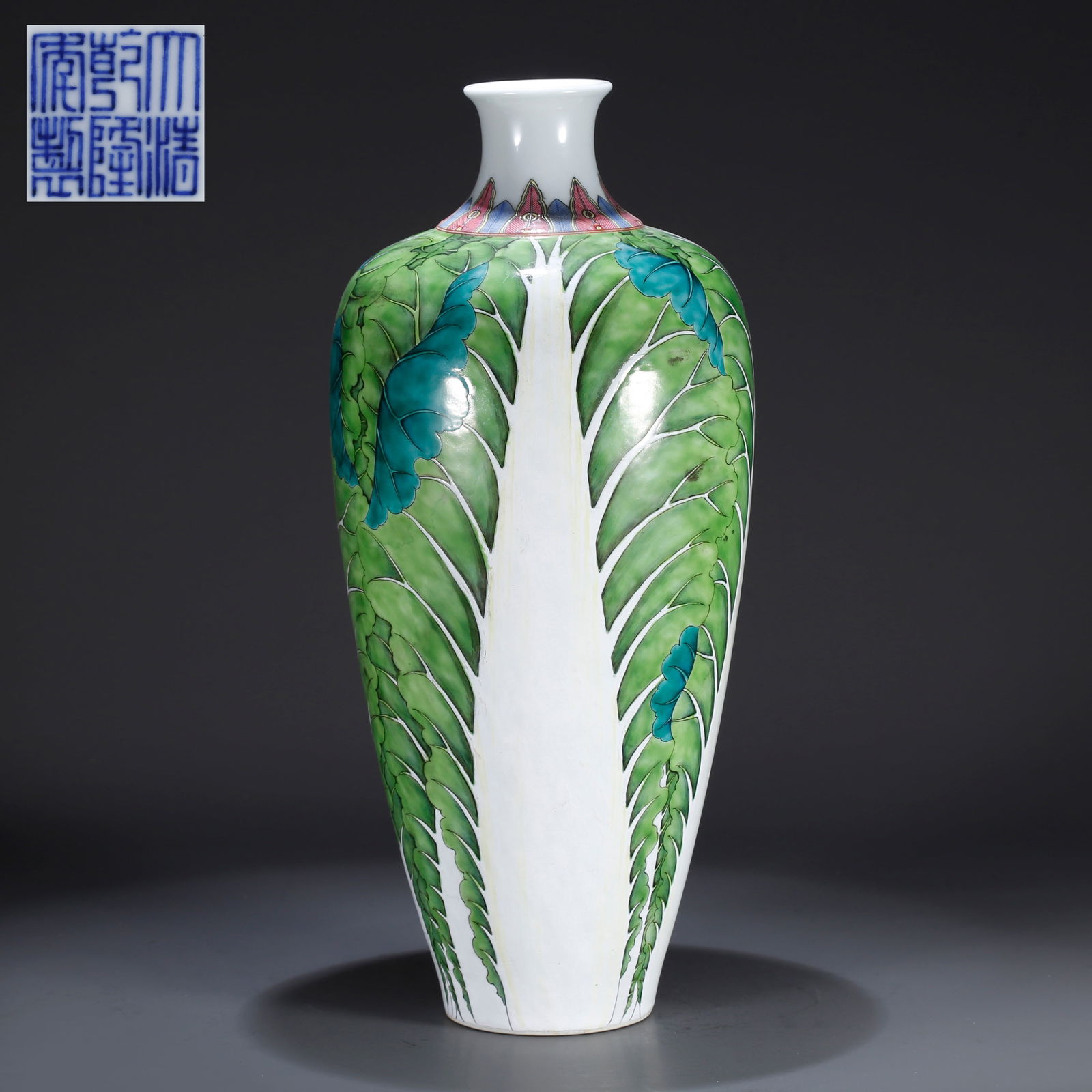 A FAMILLE ROSE VASE WITH CABBAGE DESIGN: Famille rose vase with cabbage design