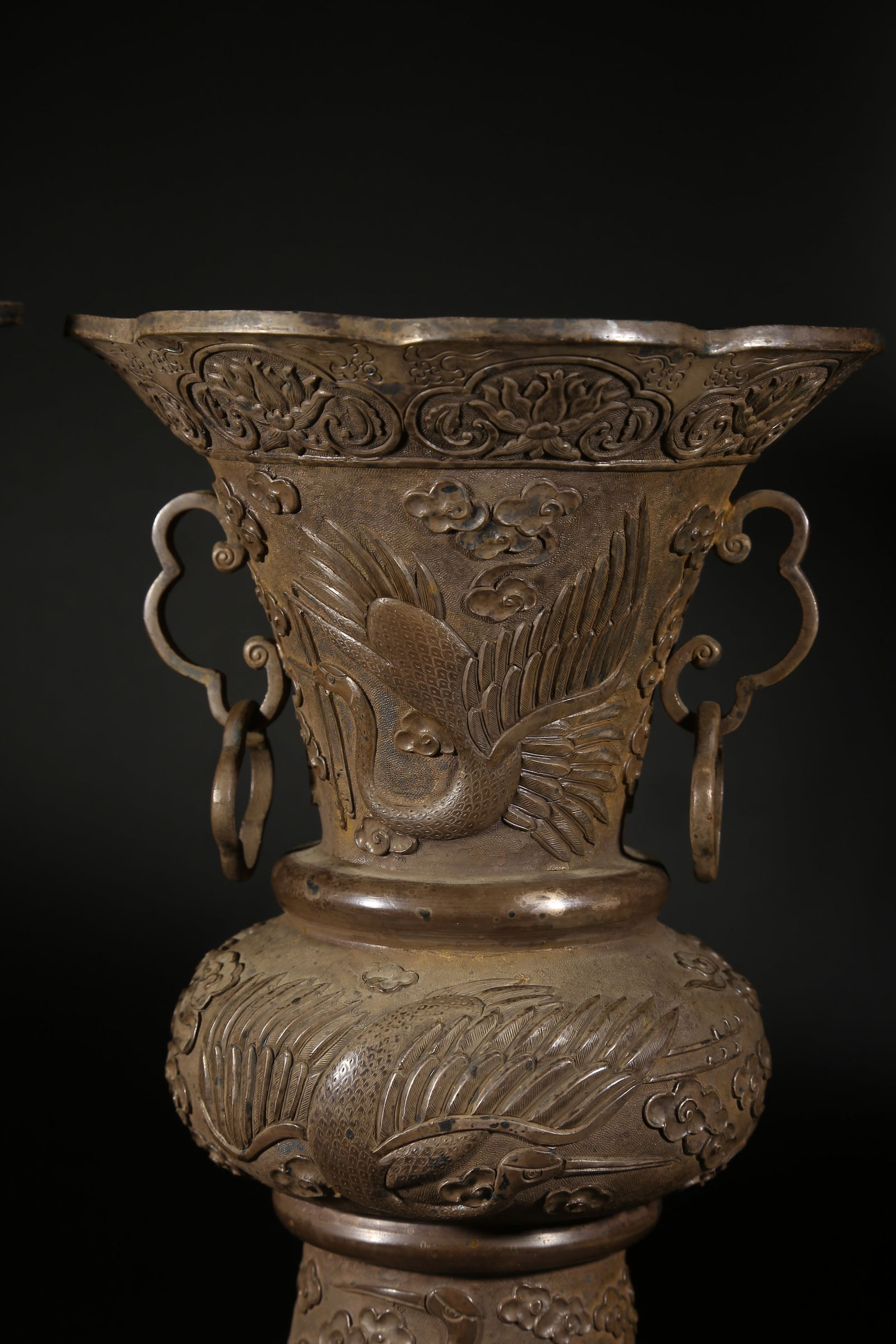 A SILVER CRANE PATTERN FLOWER GU SET - 4