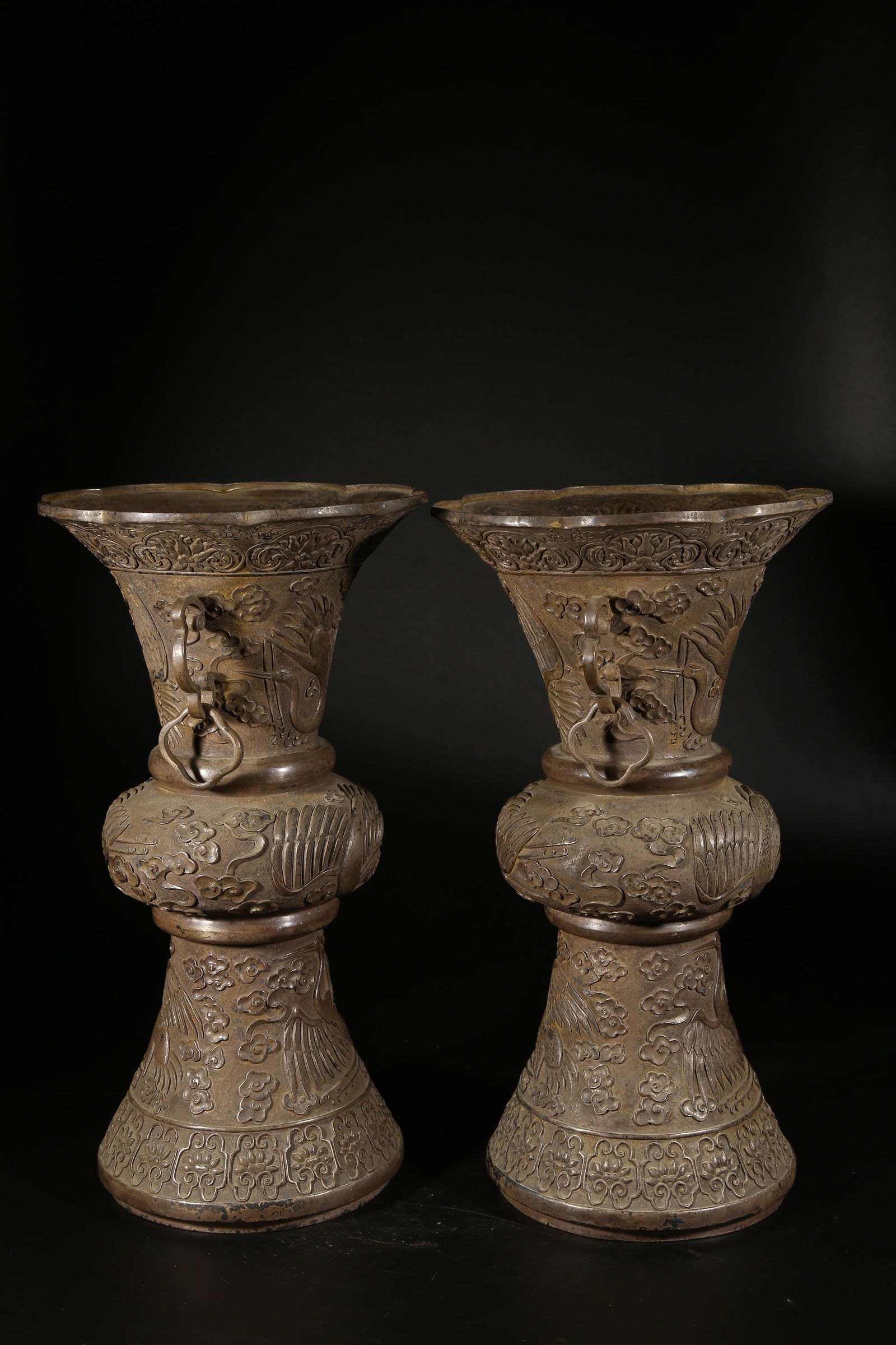 A SILVER CRANE PATTERN FLOWER GU SET - 6