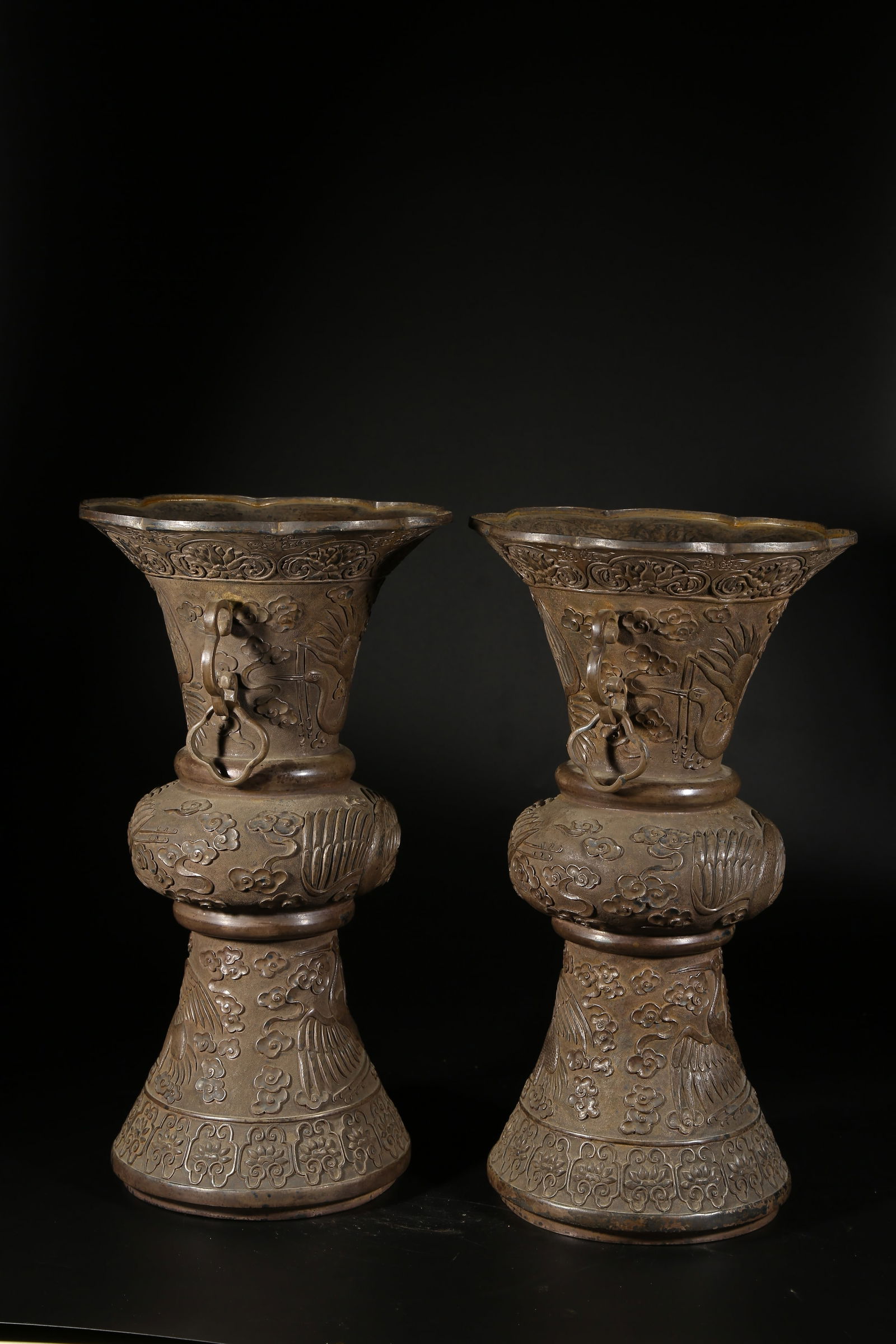 A SILVER CRANE PATTERN FLOWER GU SET - 8