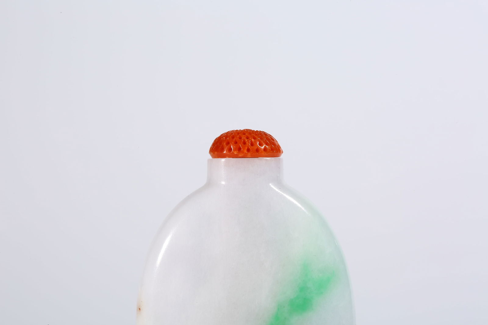 A JADEITE SNUFF BOTTLE - 2