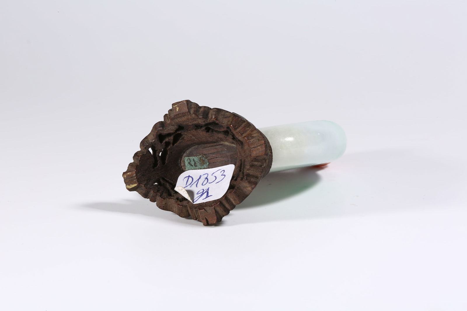 A JADEITE SNUFF BOTTLE - 9