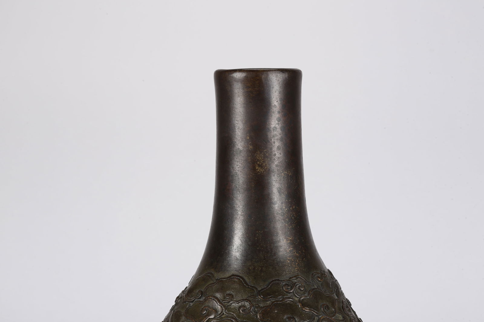 A BRONZE CLOUD AND DRAGON PATTERN APPRECIATION VASE - 2