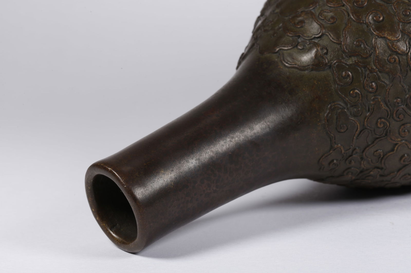 A BRONZE CLOUD AND DRAGON PATTERN APPRECIATION VASE - 8