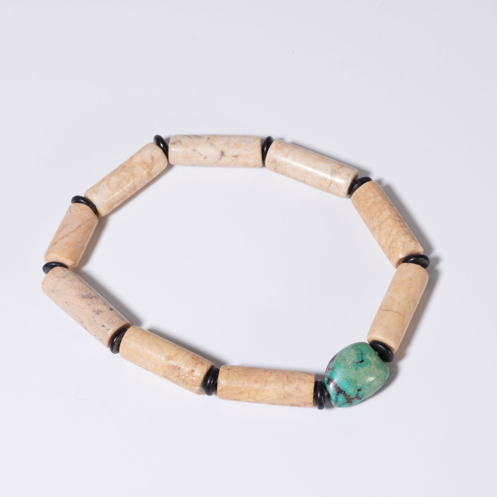 A HETIAN JADE CARVED BEAD BRACELET: Hetian jade carved bead bracelet