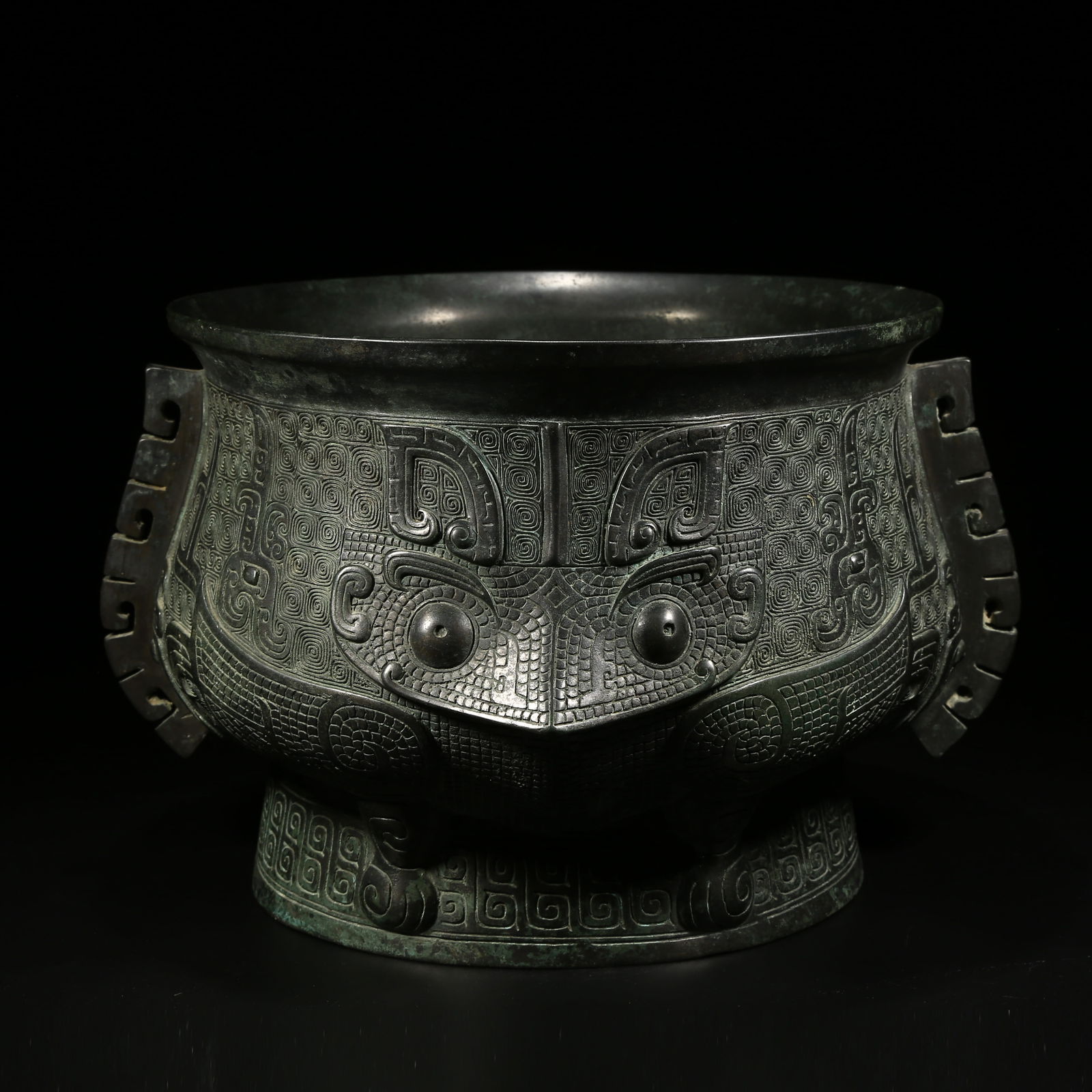 A BRONZE OWL-PATTERNED CENSER: Bronze owl-patterned censer