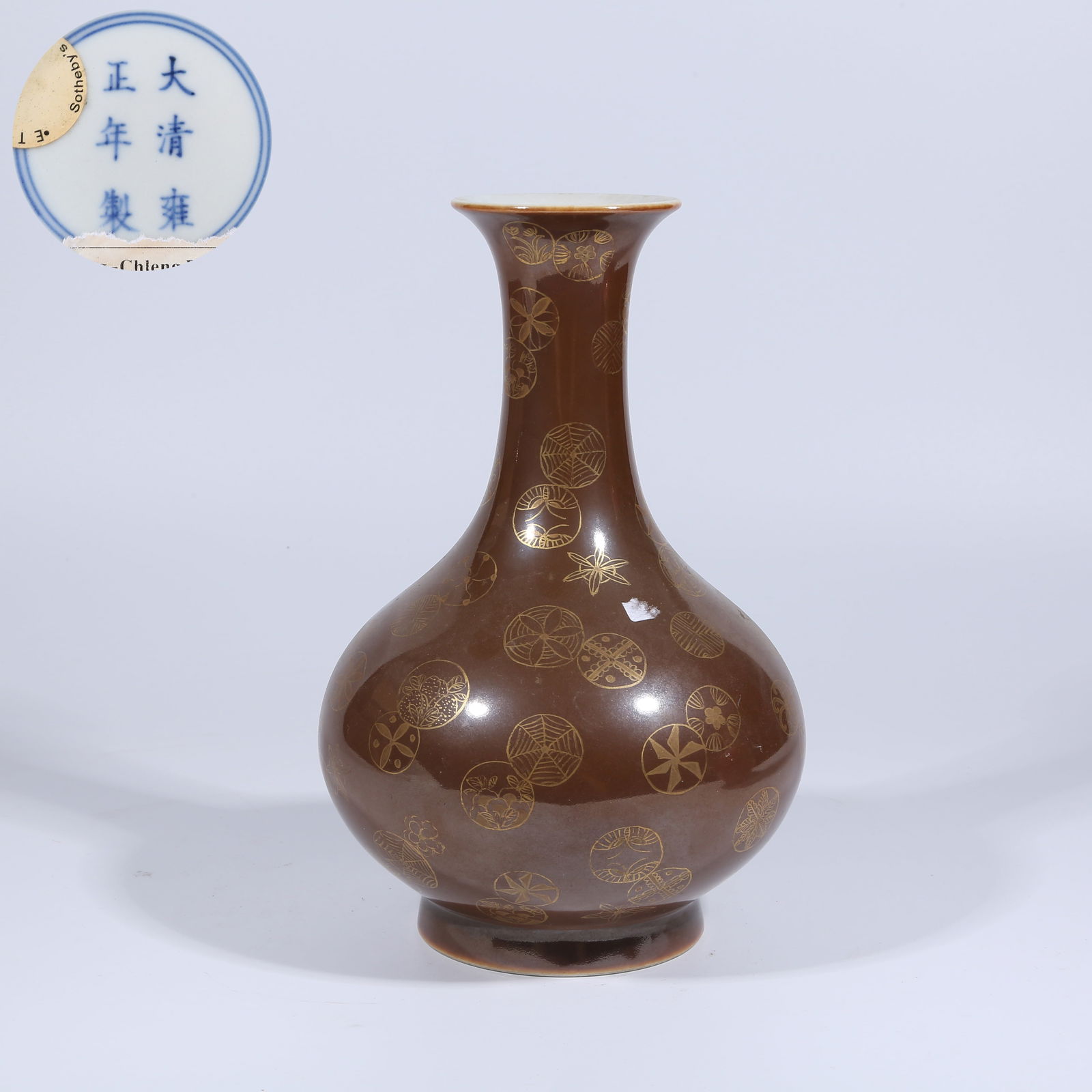A PURPLE-GOLD GLAZED VASE WITH BROCADE-BALL FLOWER DESIGN: Purple-gold Glazed Vase with Brocade-ball Flower Design