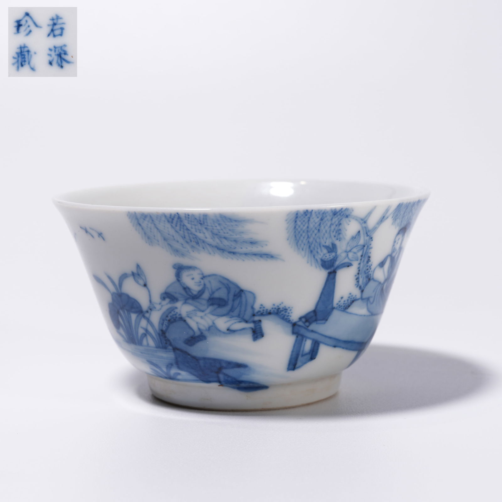A BLUE-AND-WHITE CUP WITH LANDSCAPE AND FIGURE DESIGN: Blue-and-white cup with landscape and figure design