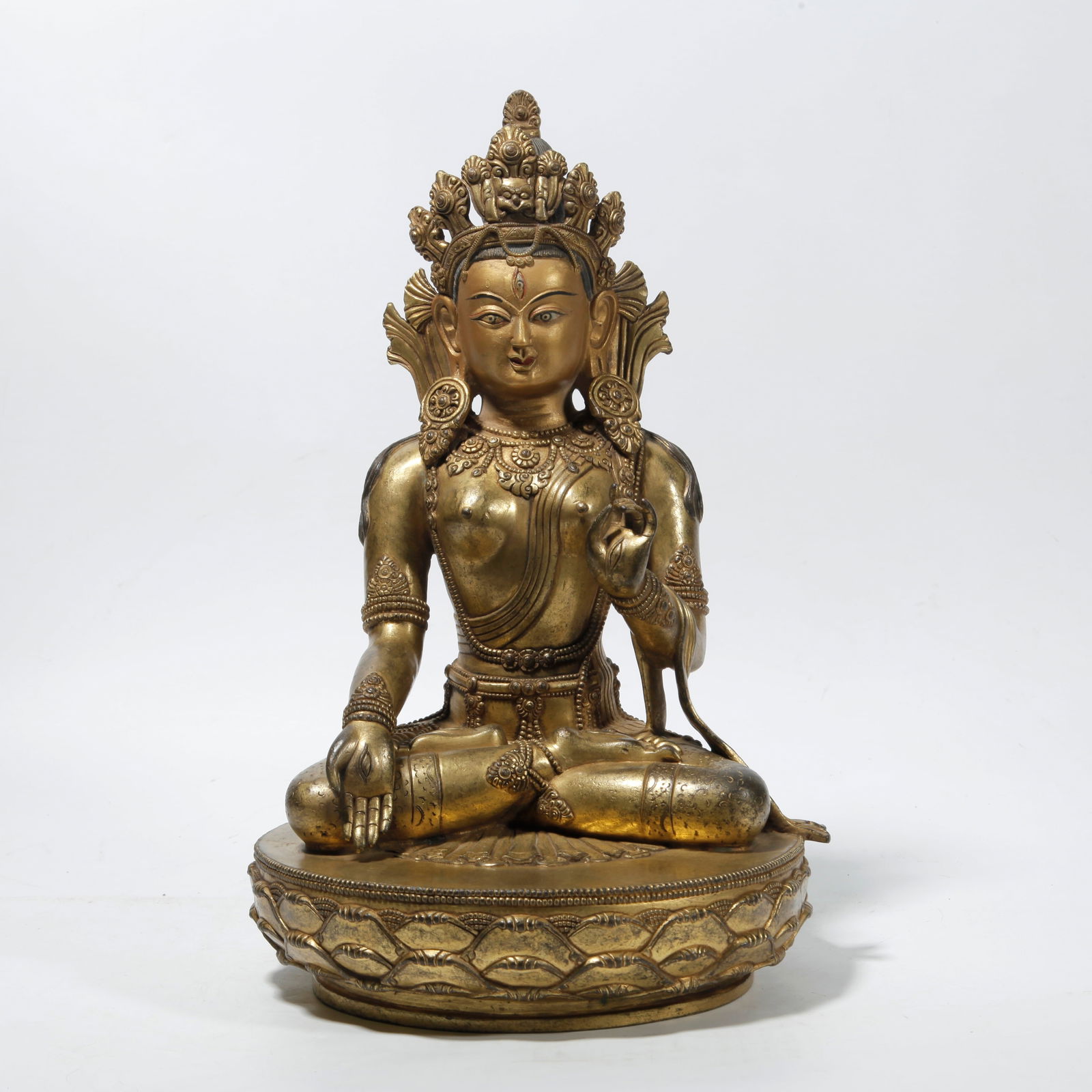 A GILT BRONZE BUDDHA STATUE (1 of 9)