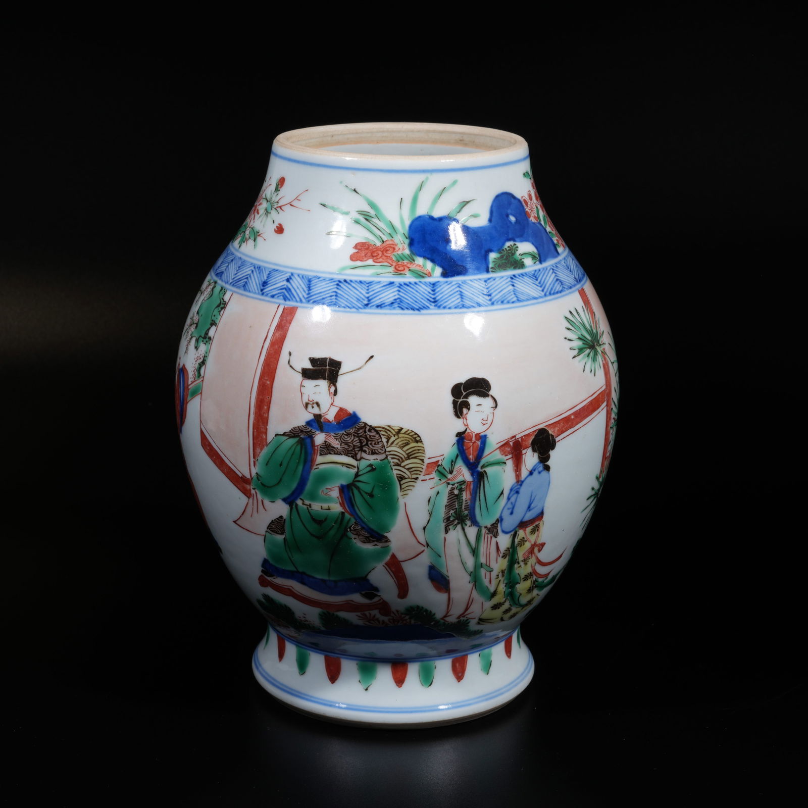 A WUCAI VASE WITH FIGURAL NARRATIVE SCENES: Wucai vase with figural narrative scenes