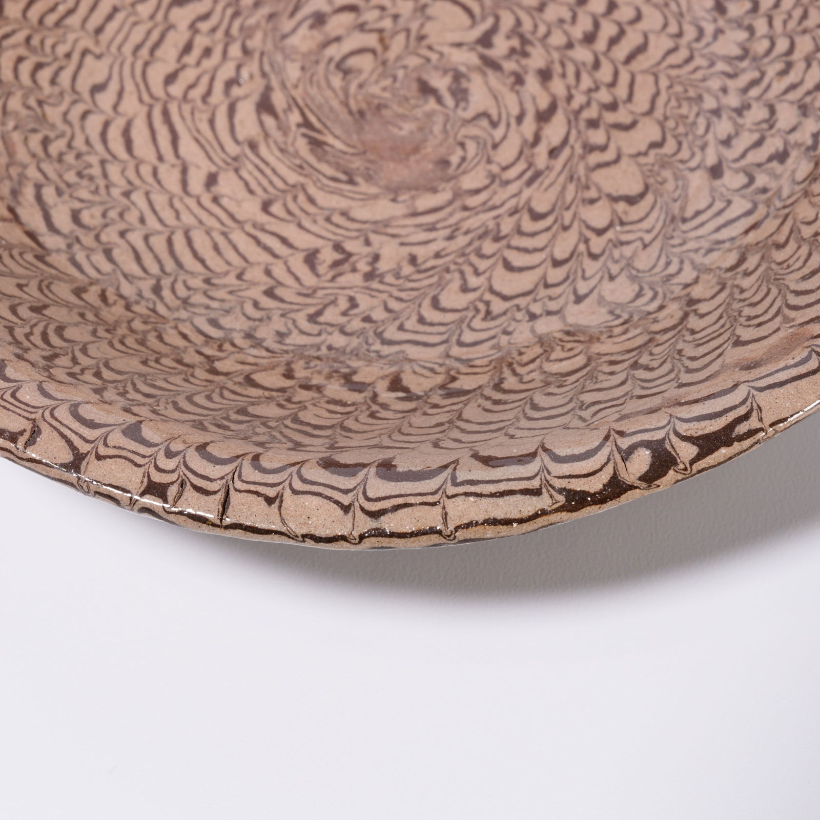 A MARBLED-SLIPWARE DISH - 4