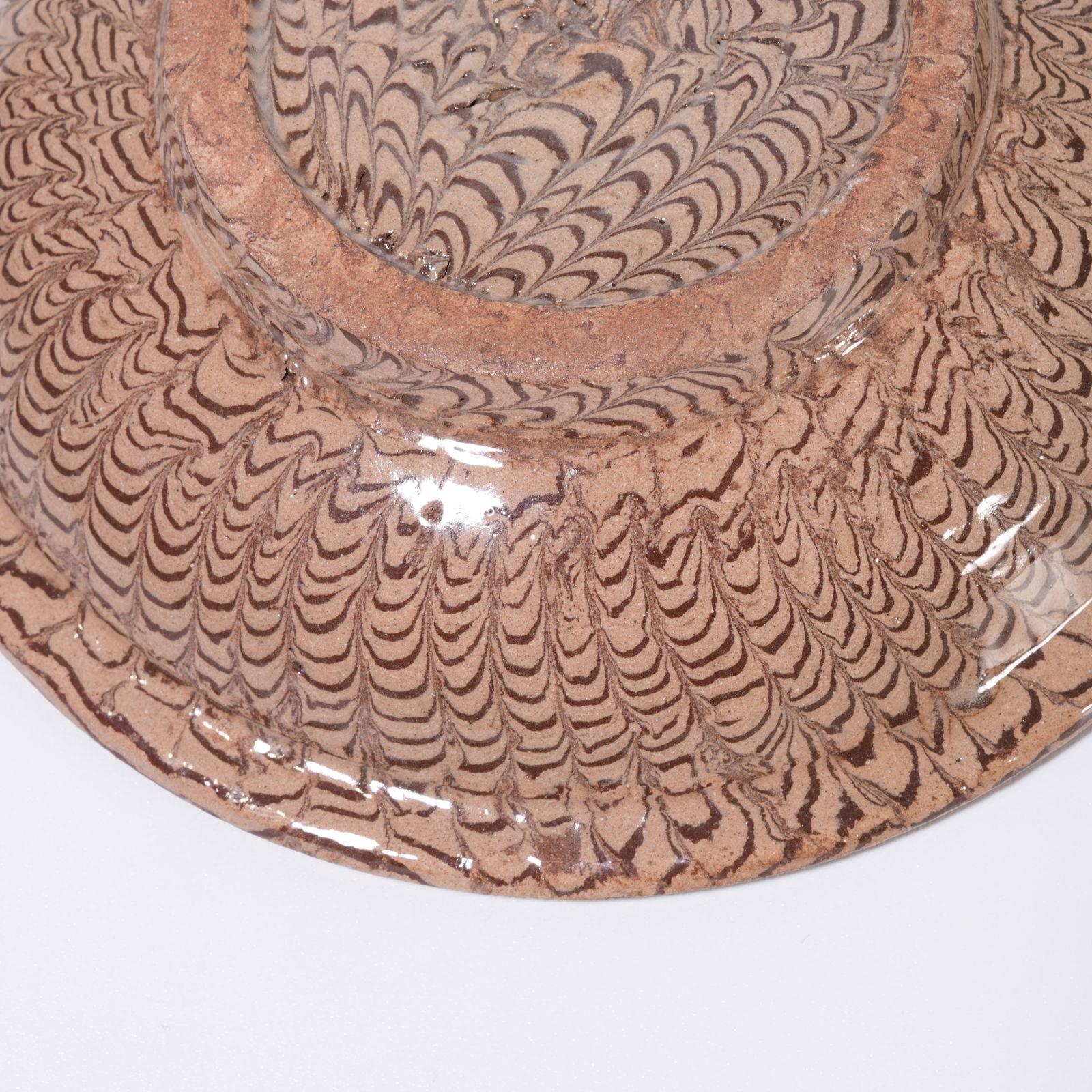 A MARBLED-SLIPWARE DISH - 8