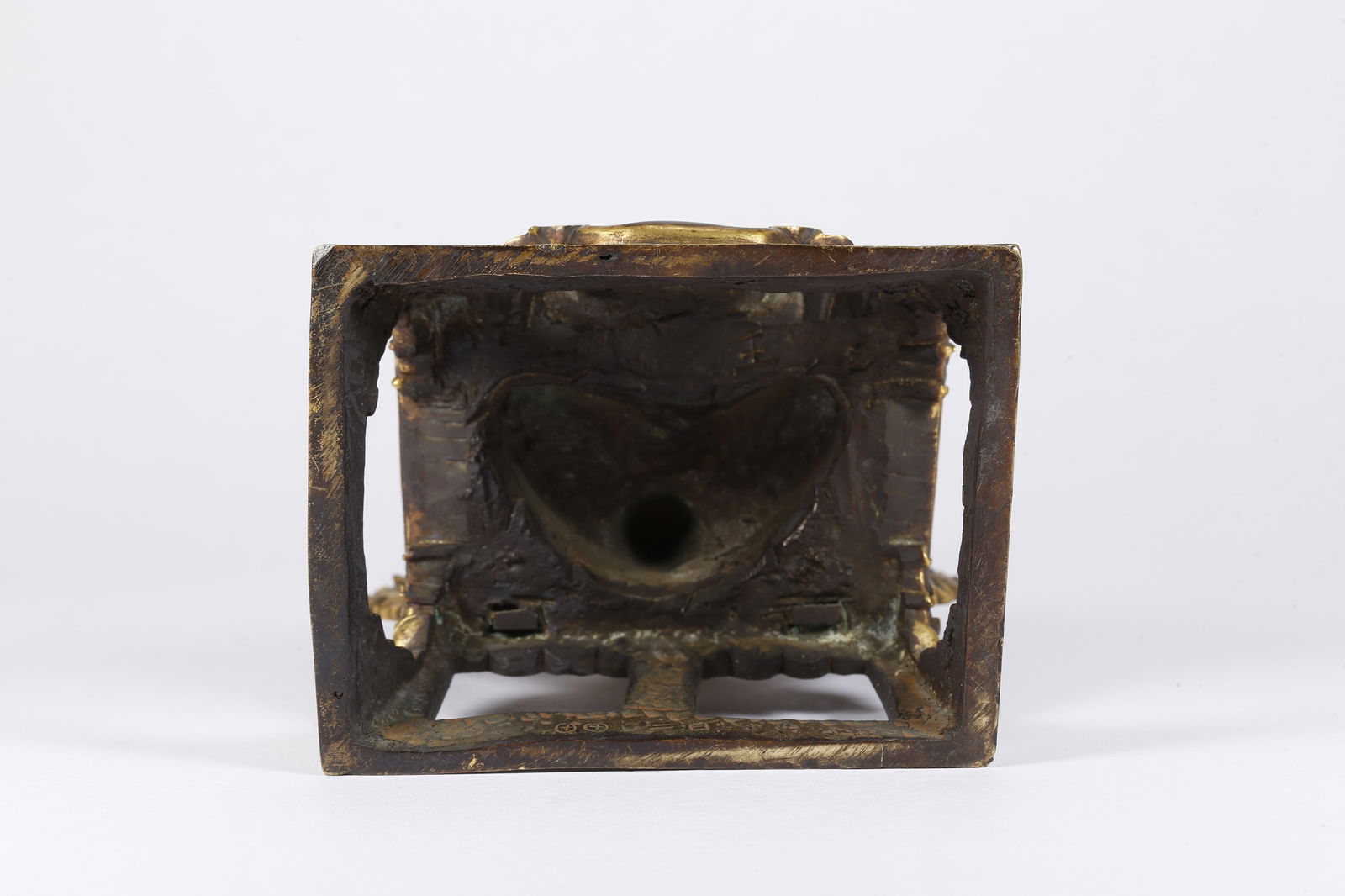 A GILT BRONZE BUDDHA STATUE - 10