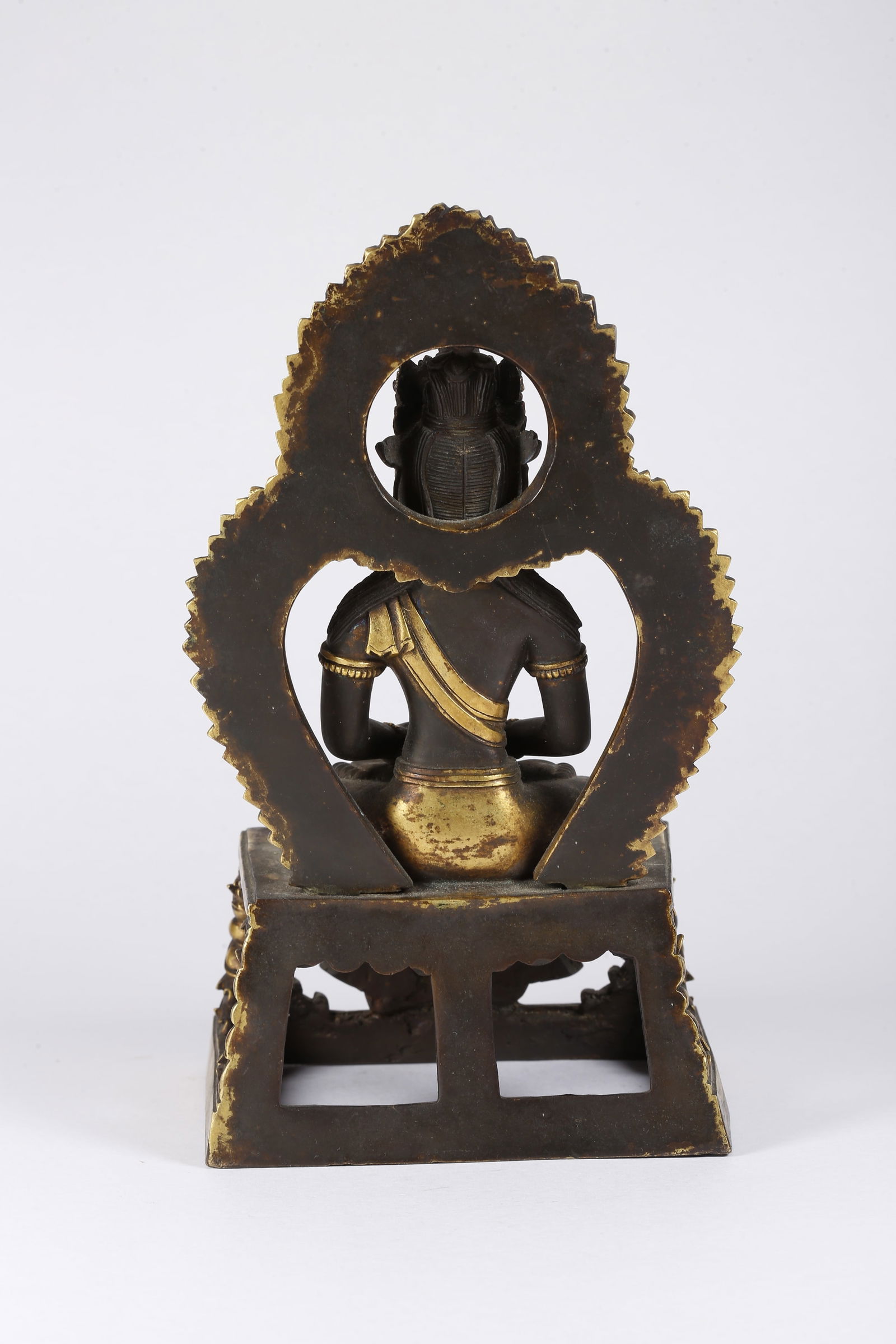 A GILT BRONZE BUDDHA STATUE - 5