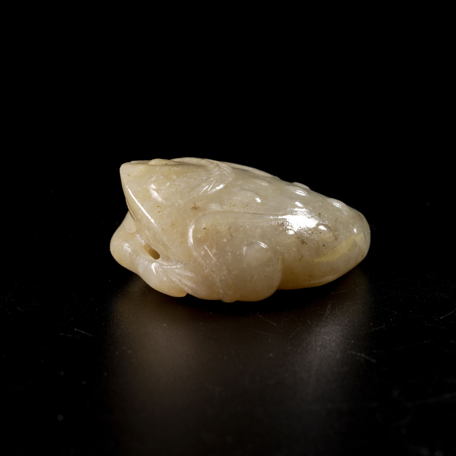 A HETIAN JADE GOLDEN TOAD PENDANT: Hetian Jade Golden Toad Pendant