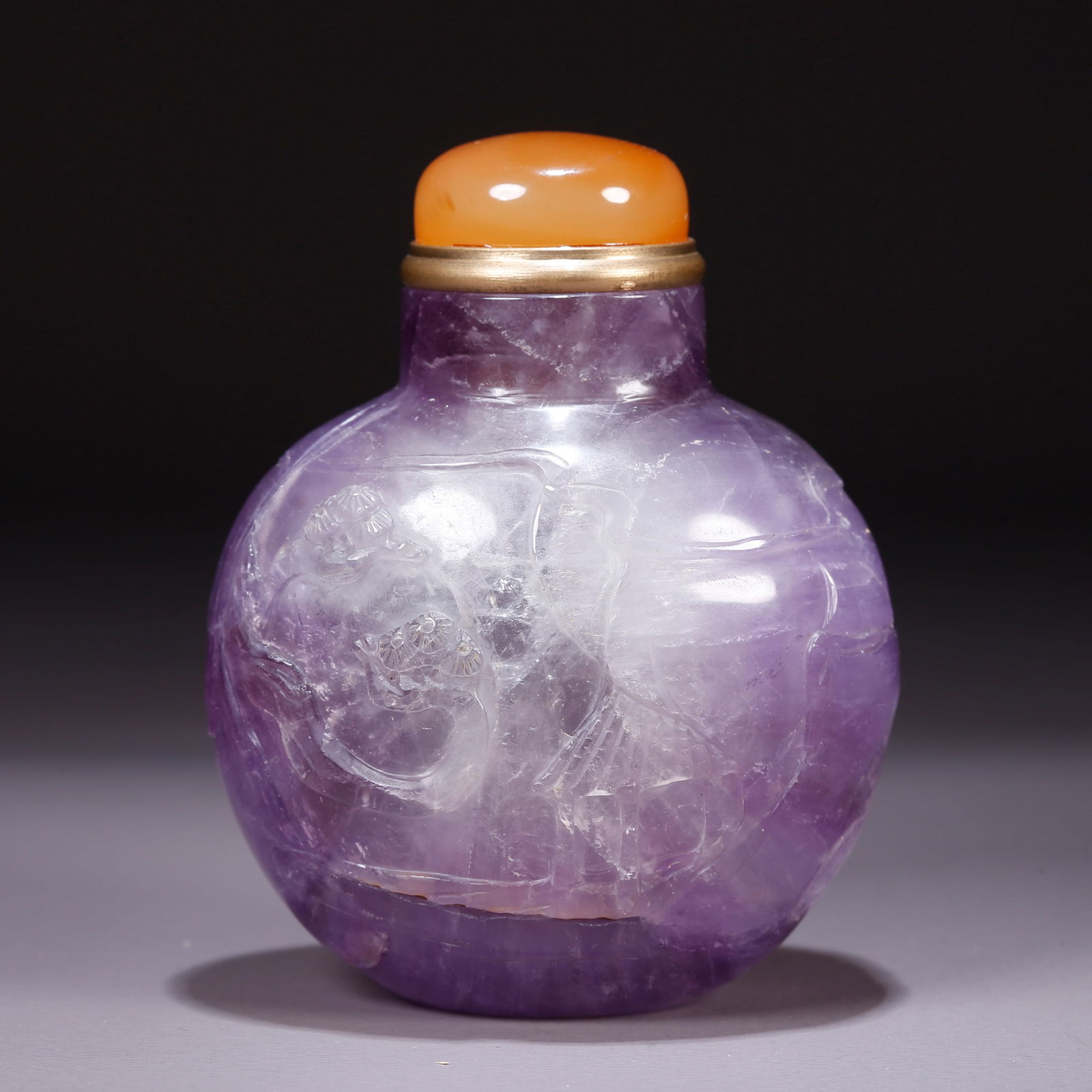A AMETHYST SNUFF BOTTLE CARVED WITH FIGURATIVE STORY DESIGN: Amethyst Snuff Bottle Carved with Figurative Story Design