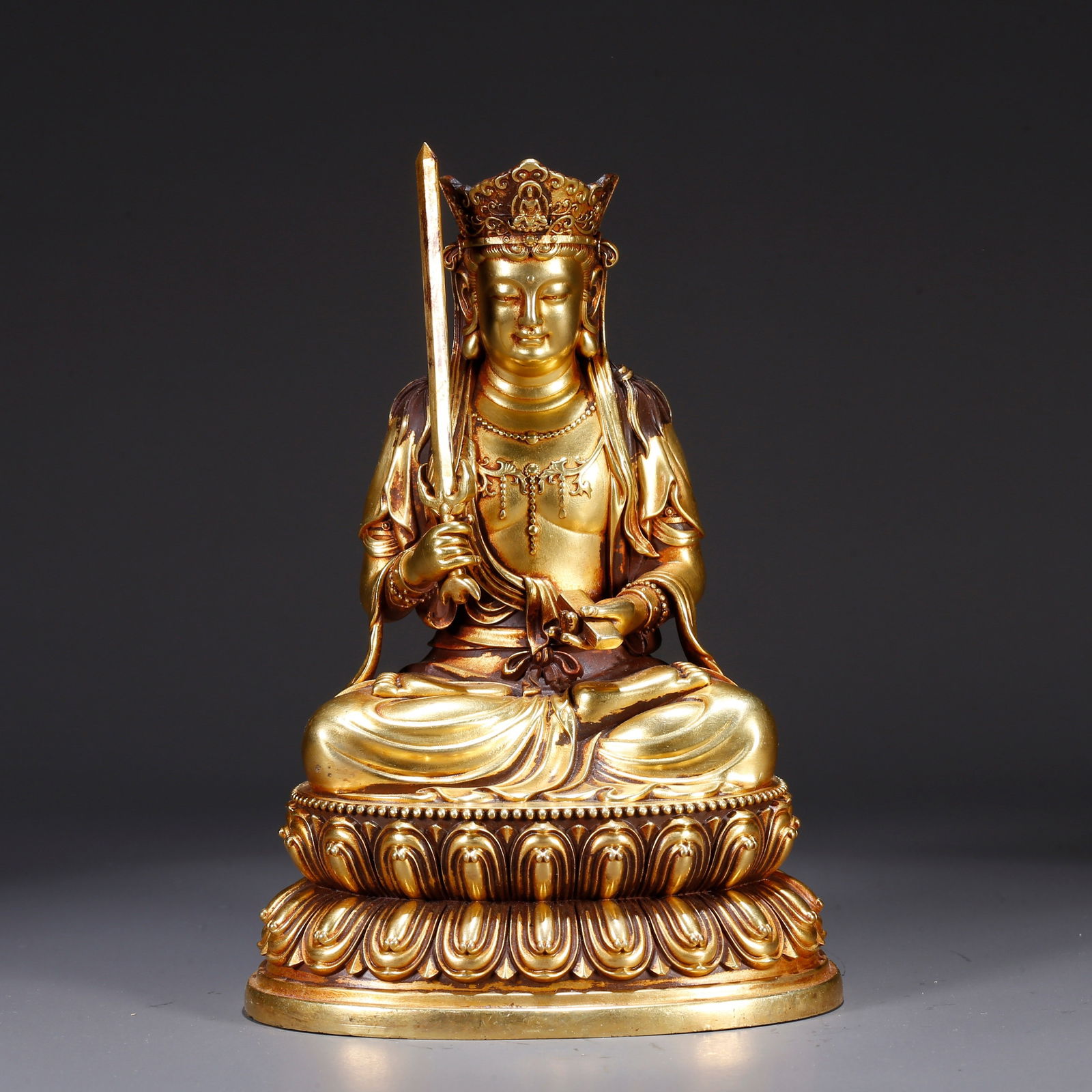A GILT BRONZE BUDDHA STATUE: Gilt bronze Buddha statue