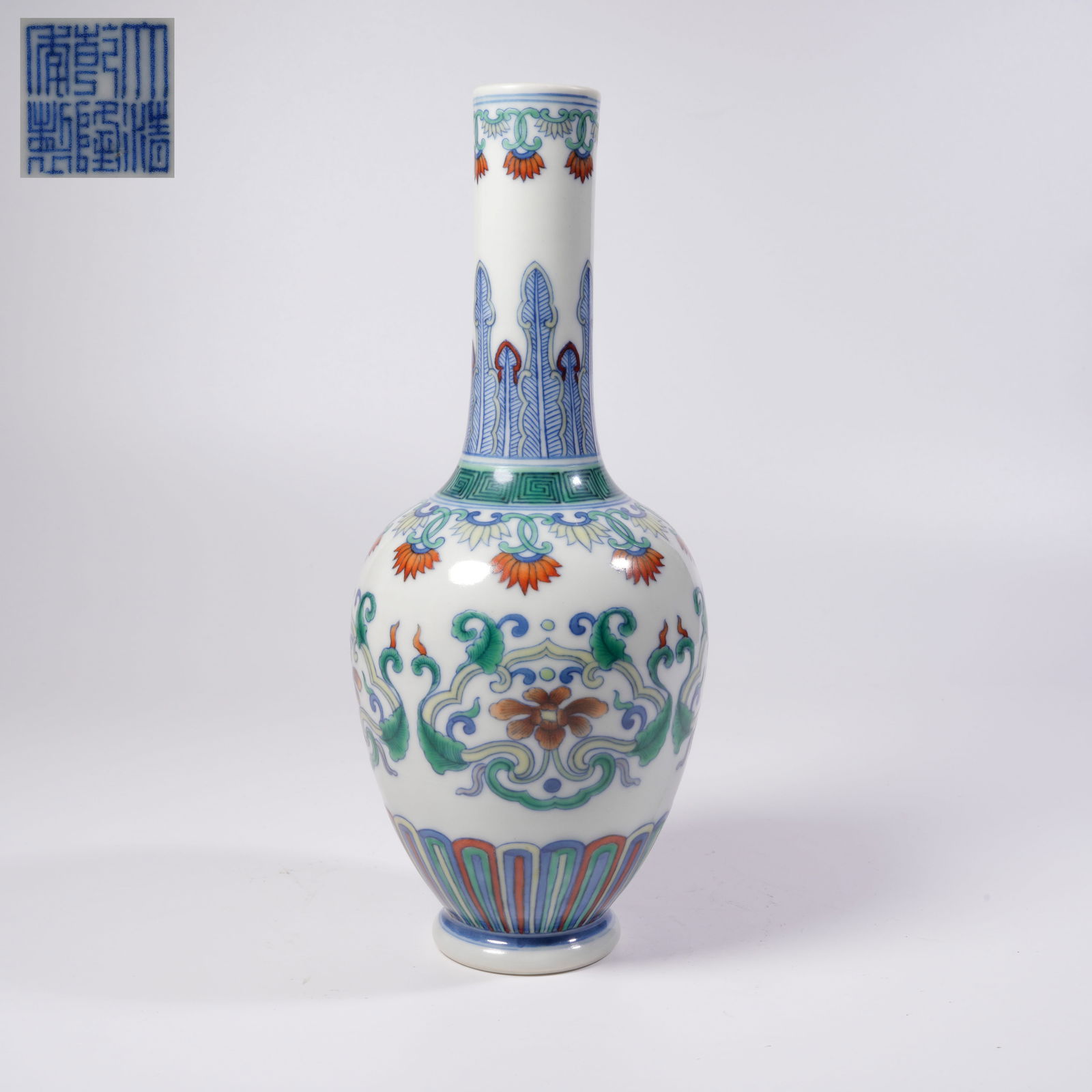 A DOUCAI LONG-NECKED VASE WITH FLORAL MOTIFS (1 of 10)