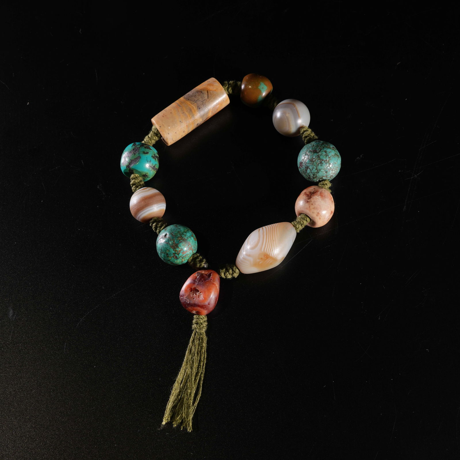 A AGATE CARVED BEAD BRACELET WITH TURQUOISE: Agate carved bead bracelet with turquoise