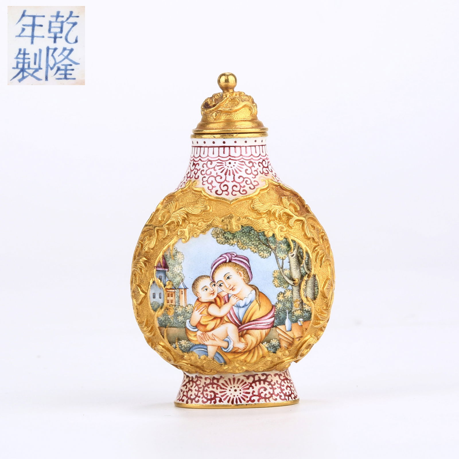 A GOLD-BODIED ENAMELED SNUFF BOTTLE WITH WESTERN CHILD-REARING MOTIF: Gold-bodied enameled snuff bottle with Western child-rearing motif